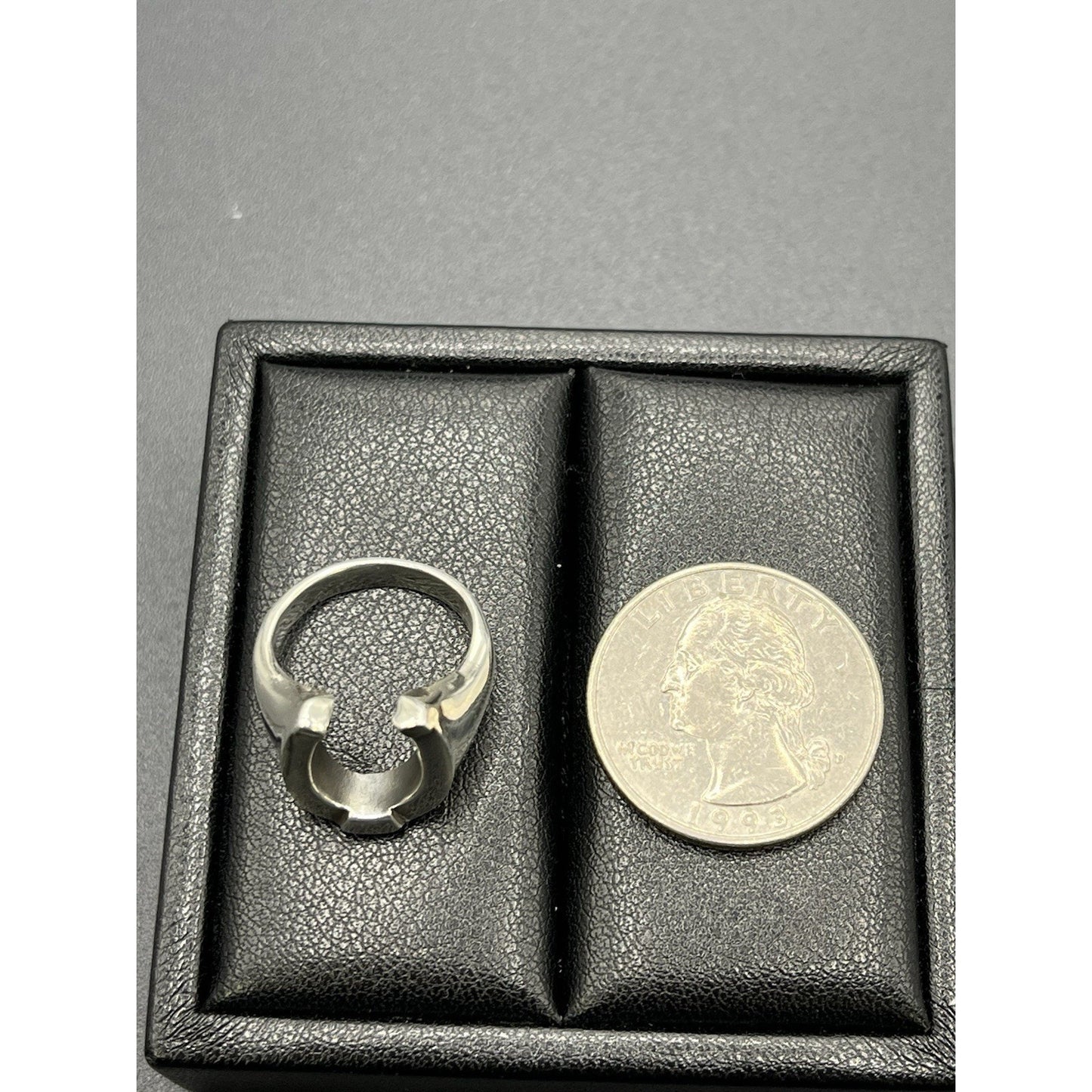 New Condition Horseshoe Sterling Silver Ring Size 5 925
