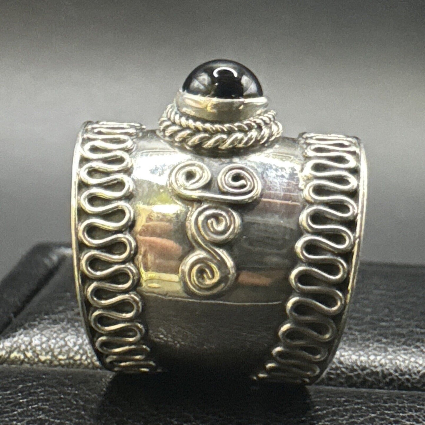 New Condition Sterling Silver Onyx Bali Style Band Ring 925 Size 6.5