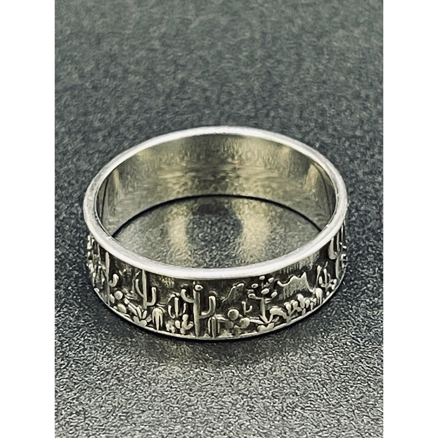 New Condition Sterling Silver Desert Scene Band Ring Size 10.00