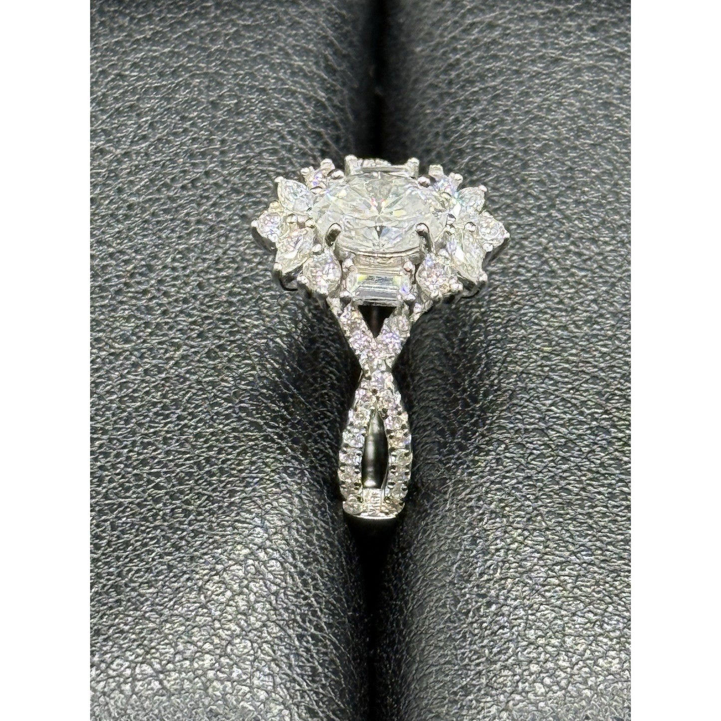 New Condition Sterling Silver Moissanite Oval Center Stone Ring Size 7.00 GRA