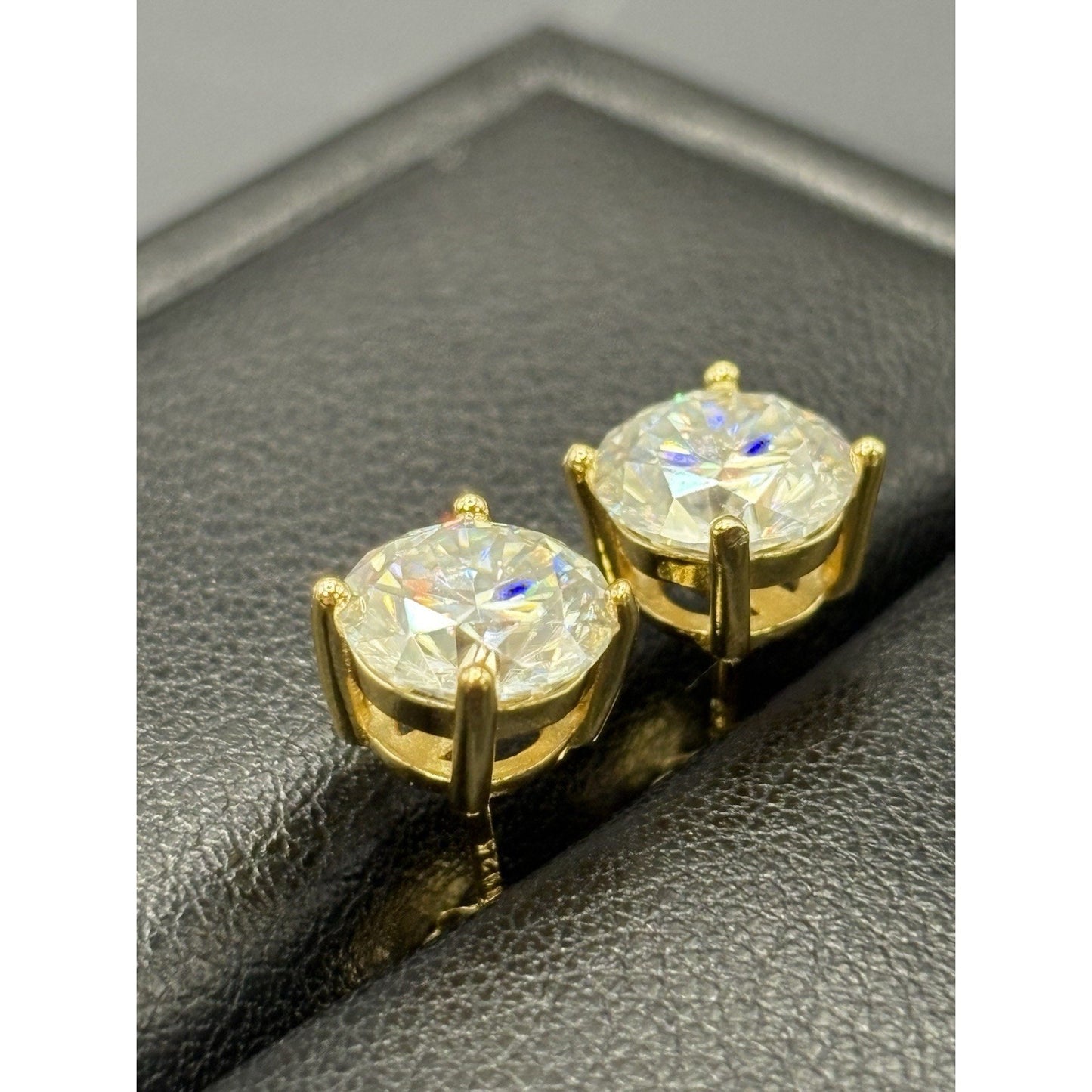 New Condition Sterling Silver 4 Carat Total Moissanite Stud Earrings GRA W29