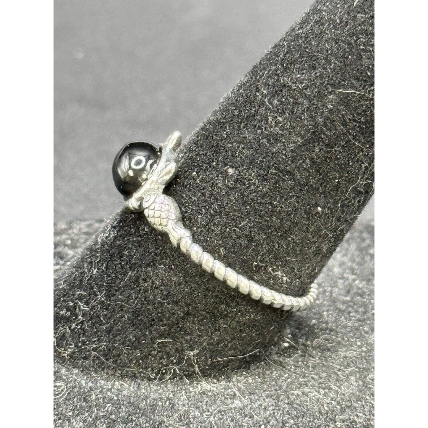 New Condition Sterling Silver Dainty Cat Fish Onyx Ring Size 7.00