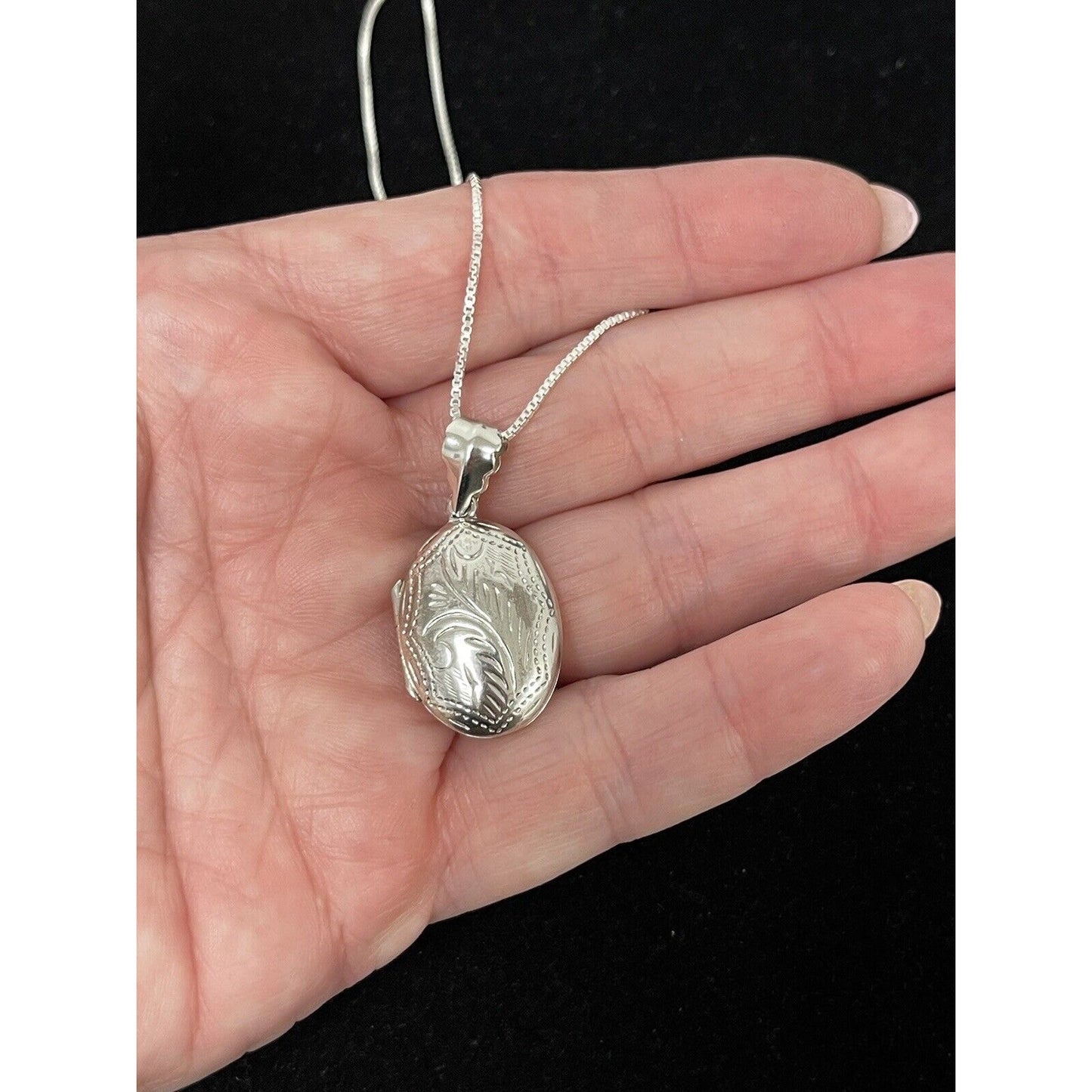 20” Sterling Silver Floral Locket Pendant Necklace 23x19MM New Condition
