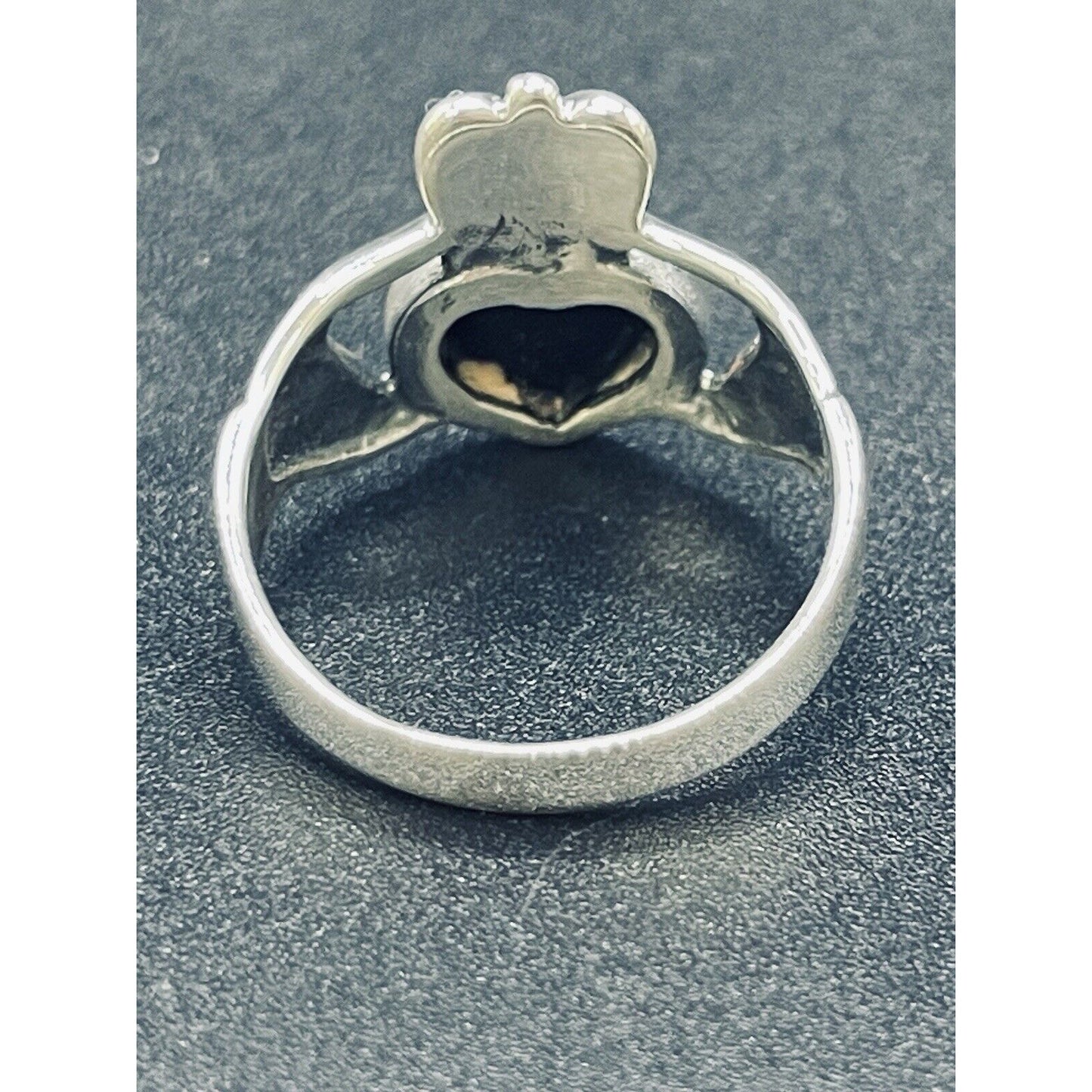New Condition Sterling Silver Gents Onyx Claddaugh Ring Size 9.50