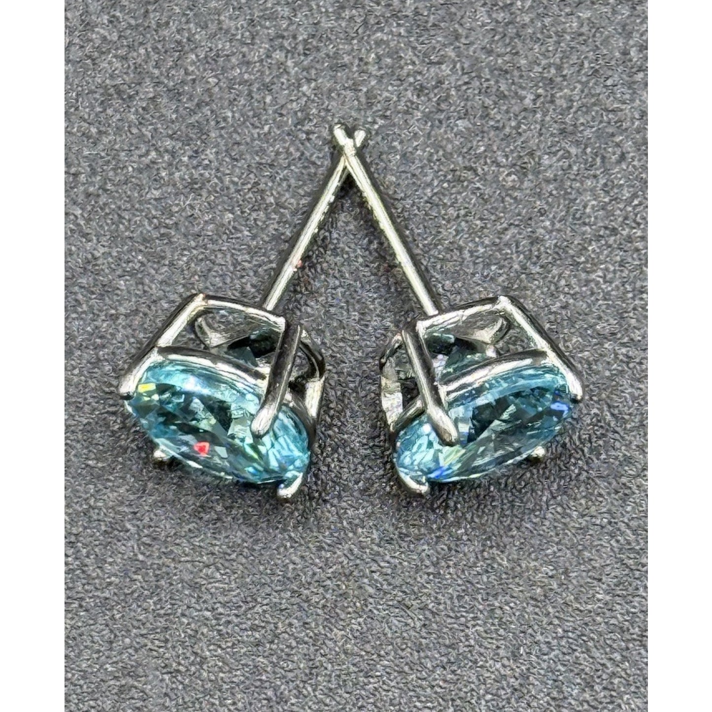 EUC Blue Cubic Zirconia Sterling Silver 4 ctw Stud Earrings 925 P10