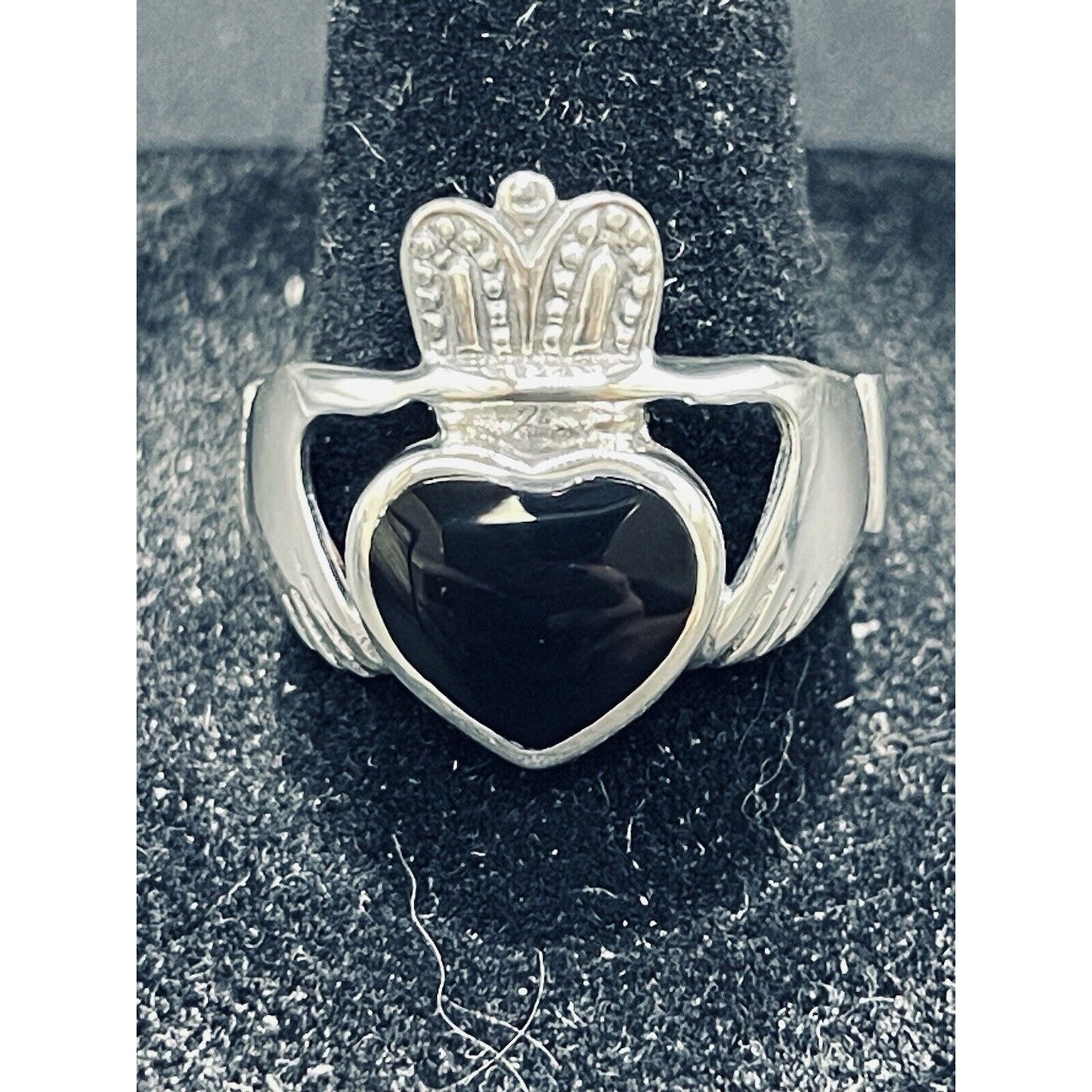 New Condition Sterling Silver Gents Onyx Claddaugh Ring Size 9.50