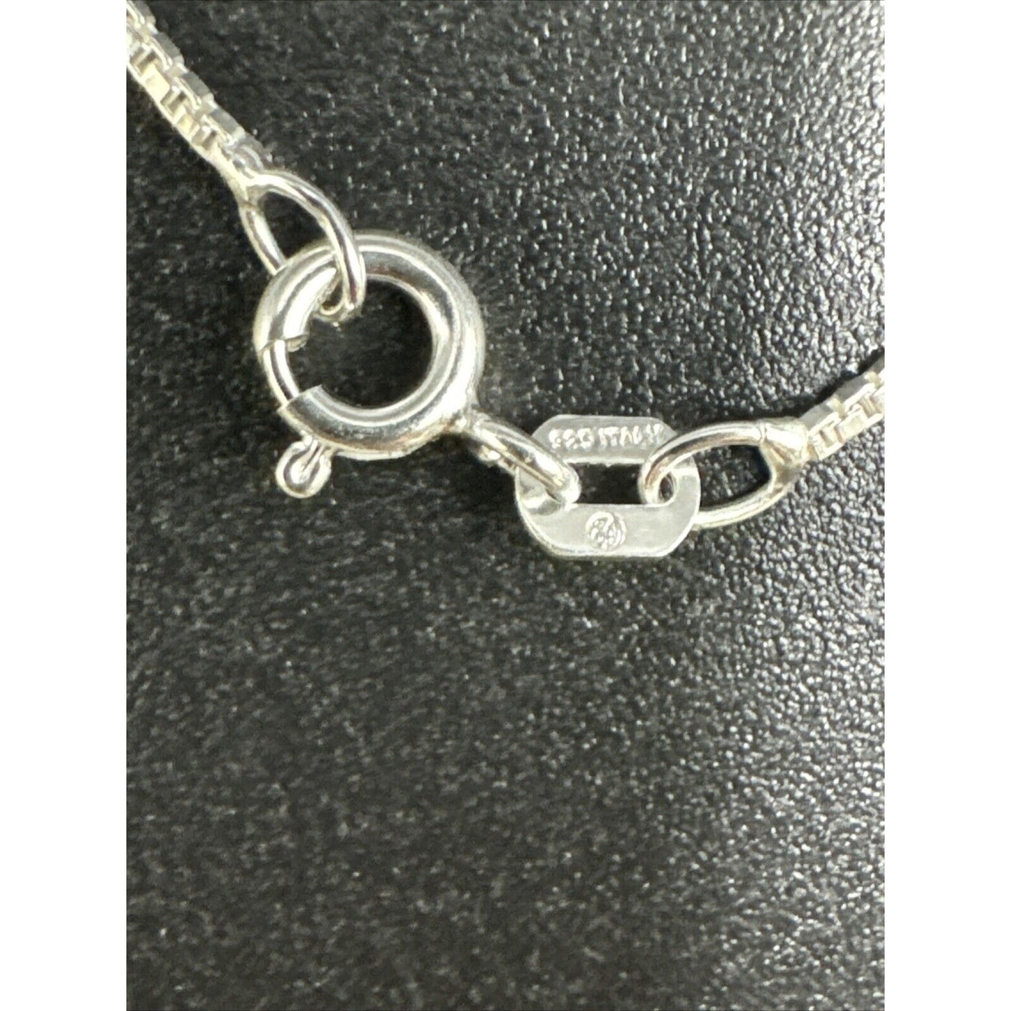 New Condition 20” Sterling Silver Plain Oval Locket Box 925