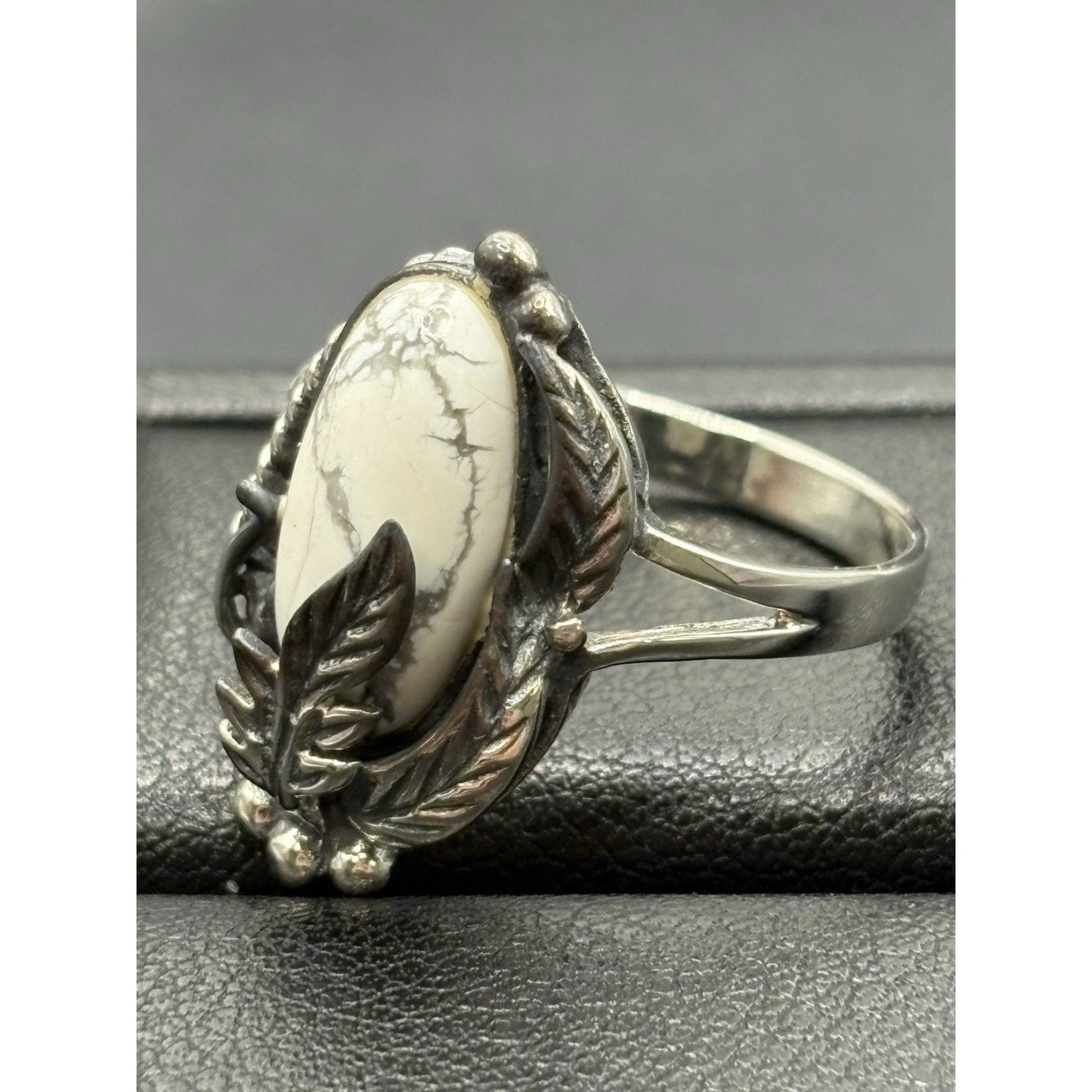 New Condition White Buffalo Sterling Silver Feather Ring Size 10