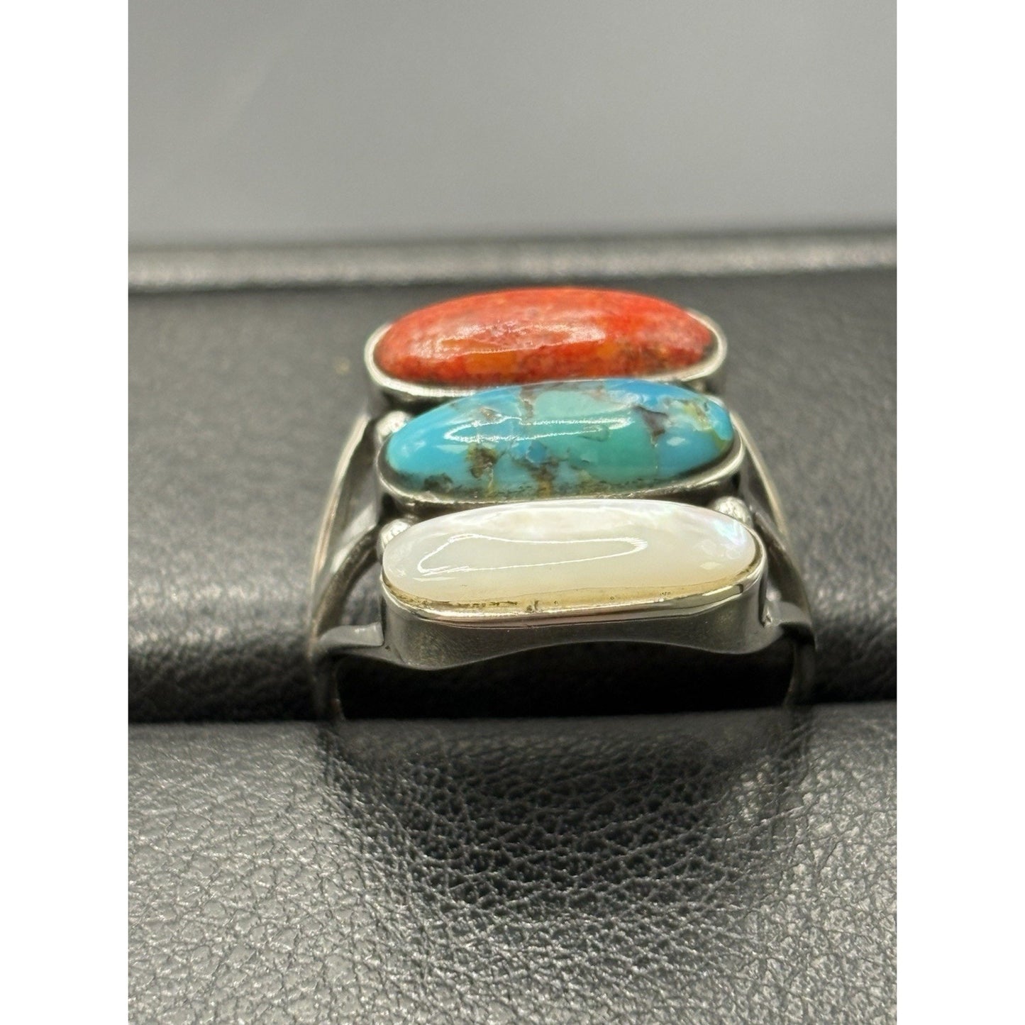 New Condition Sterling Silver Mother Pearl Turquoise Coral Ring Size 8 Y02