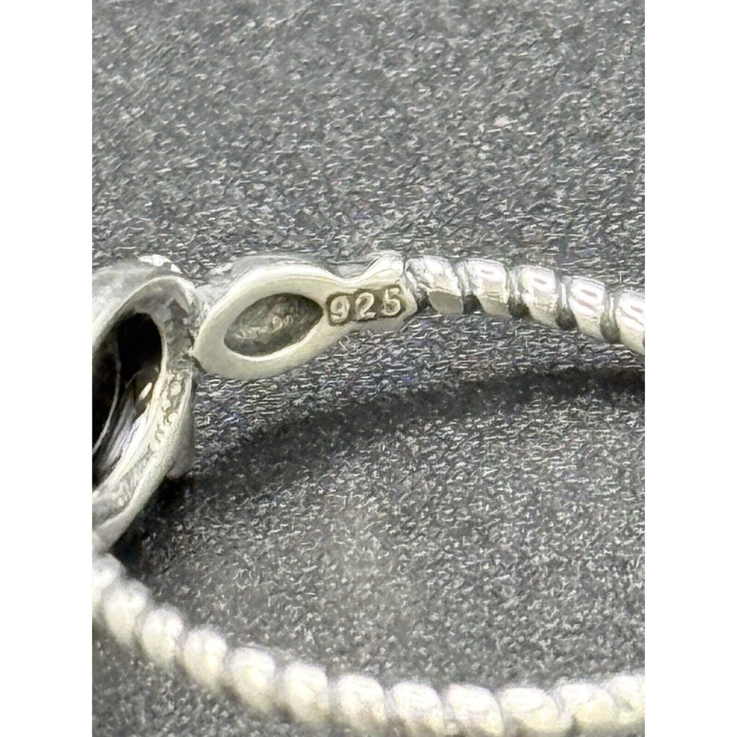New Condition Sterling Silver Dainty Cat Fish Onyx Ring Size 7.00