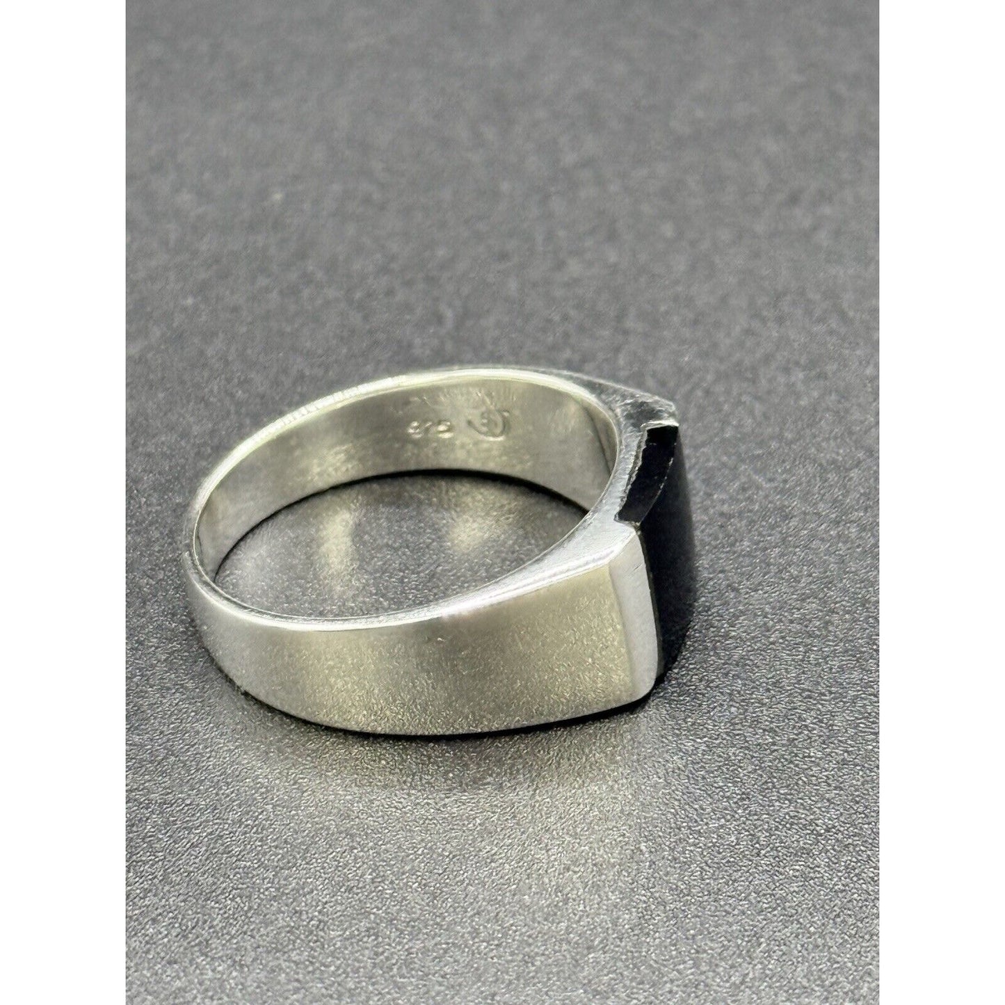 New Condition Sterling Silver Onyx Gents Ring Size 10.50 925