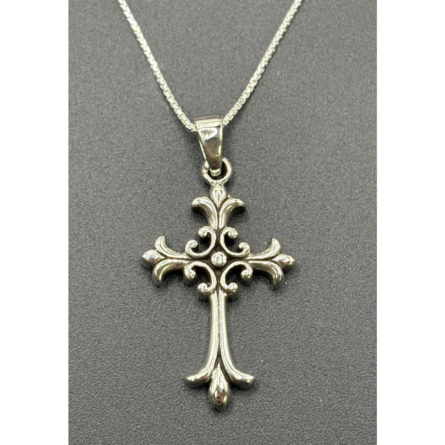 20" New Condition Sterling Silver Gothic Cross Pendant Necklace