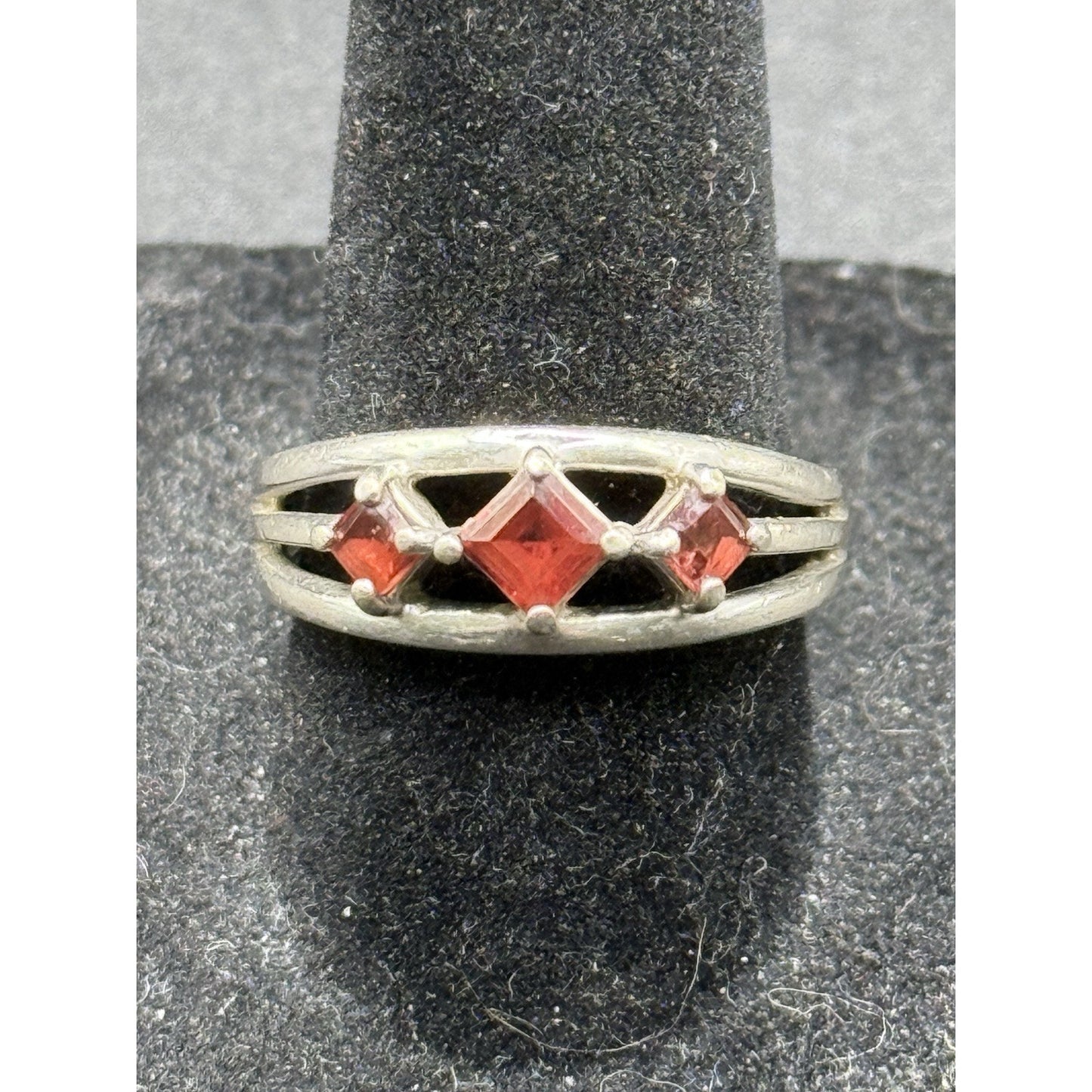 Vintage Sterling Silver Garnet Ring Size 7.50 925 P5