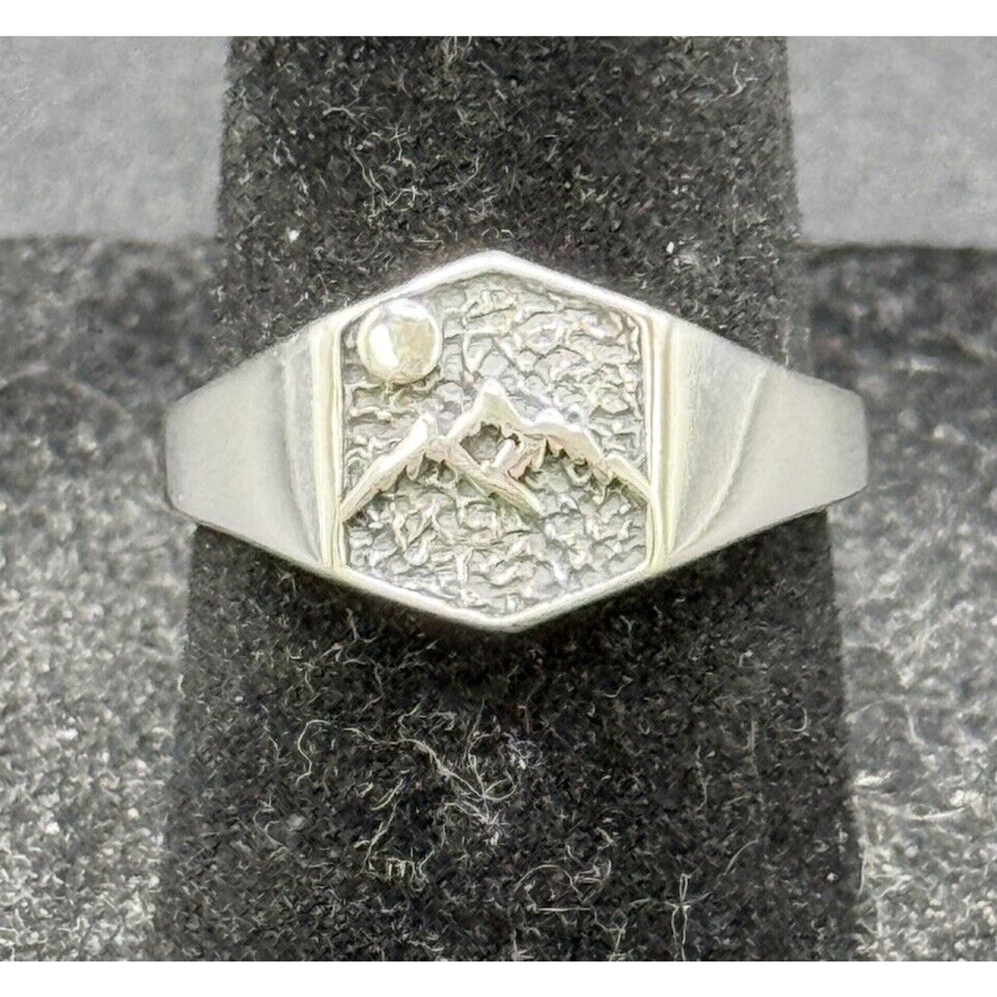 New Condition Sterling Silver Mountains & Moon Ring Size 7.00