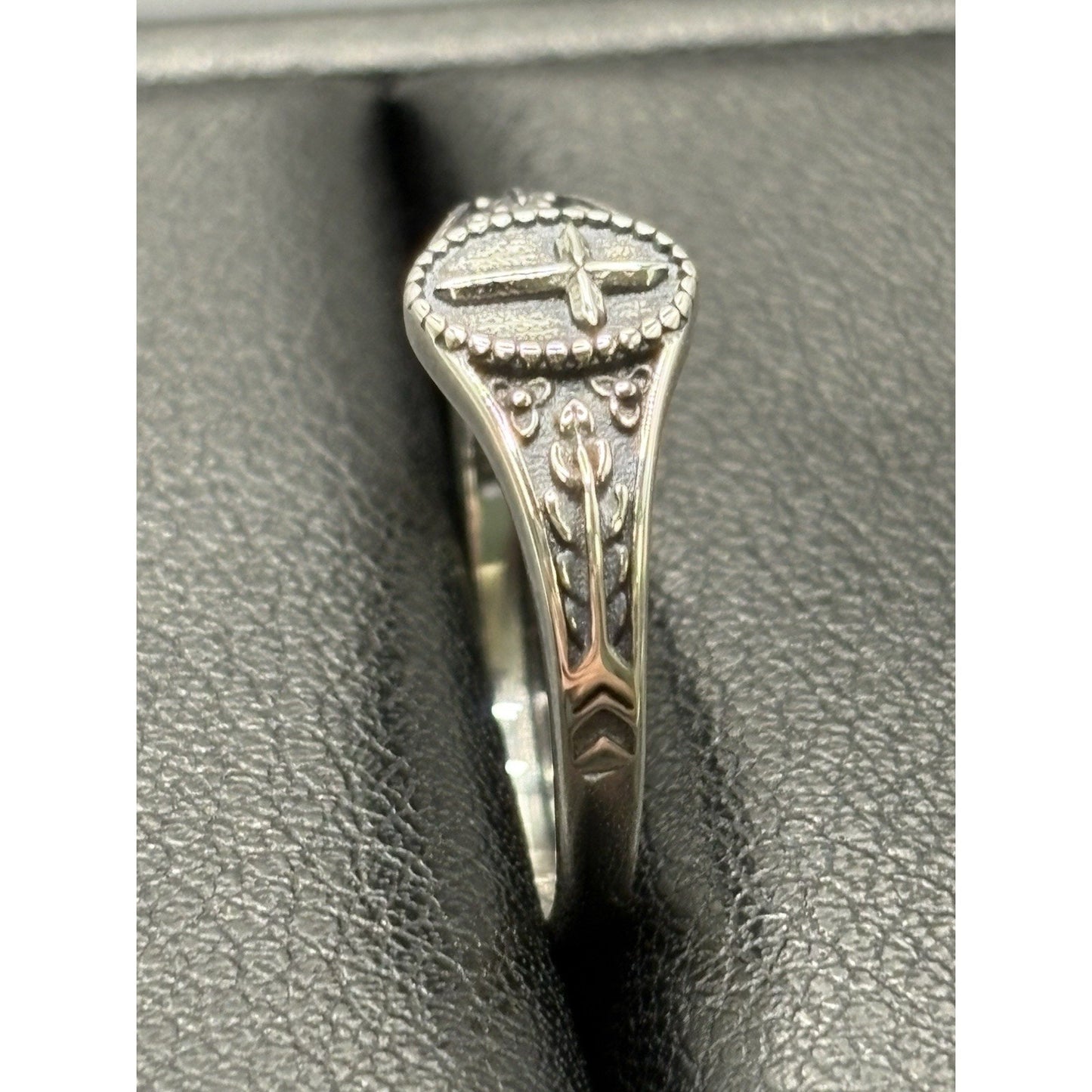 New Condition Sterling Silver Cross Tree Ring Size 7