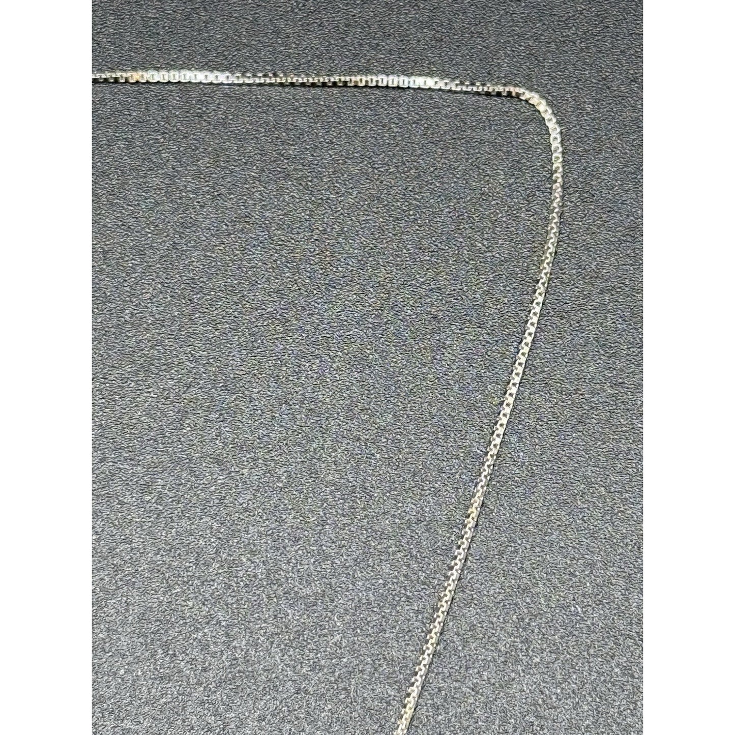 Excellent Used Condition 16” Sterling Silver Cubic Zirconia Lariat Necklace P5