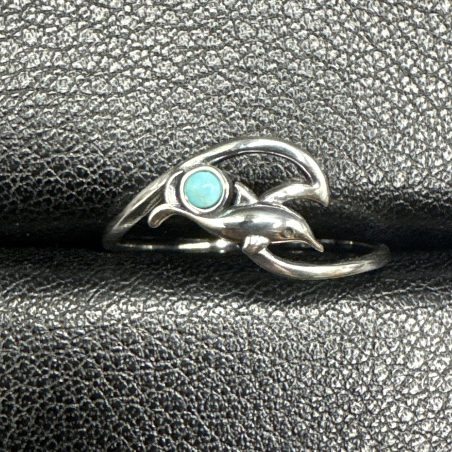 New Condition Sterling Silver Dolphin Wave Ring 925 Size 7 T29
