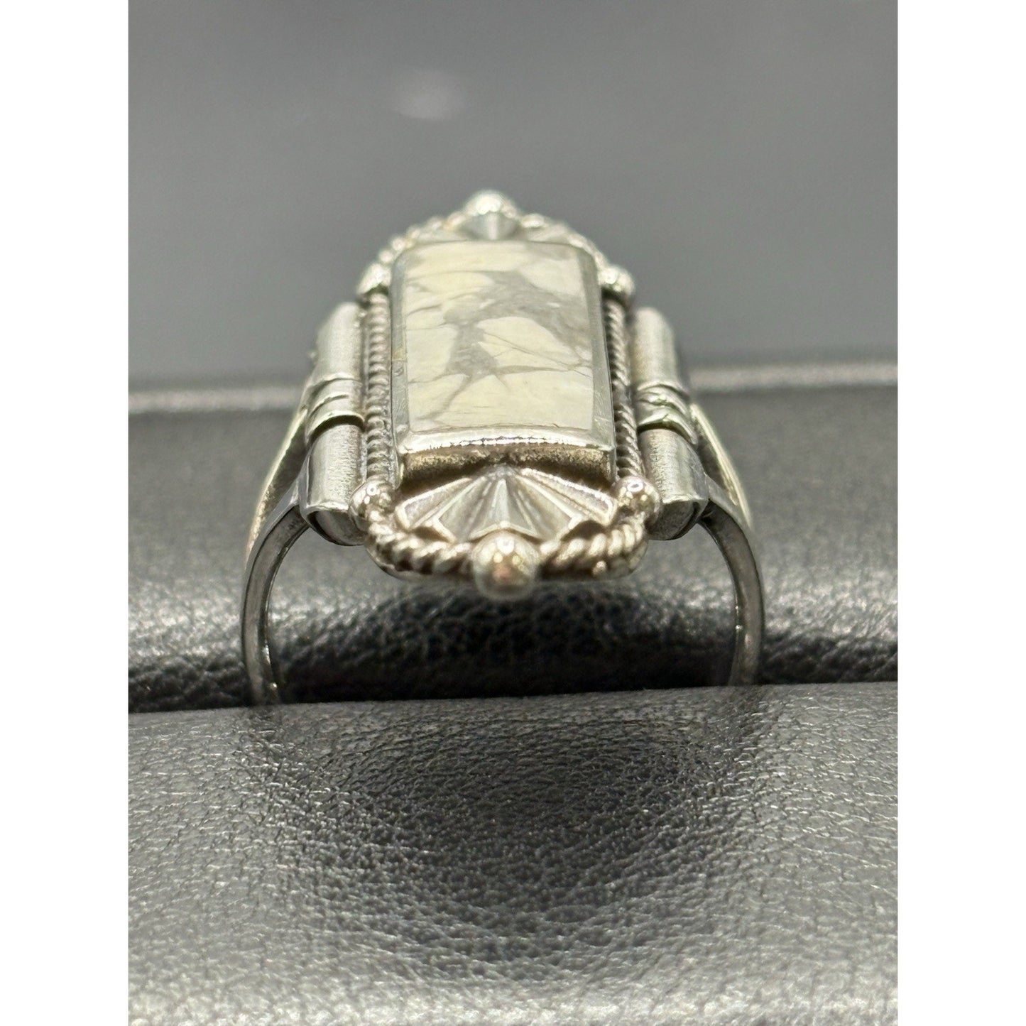 New Condition White Buffalo Sterling Silver Ring Size 6