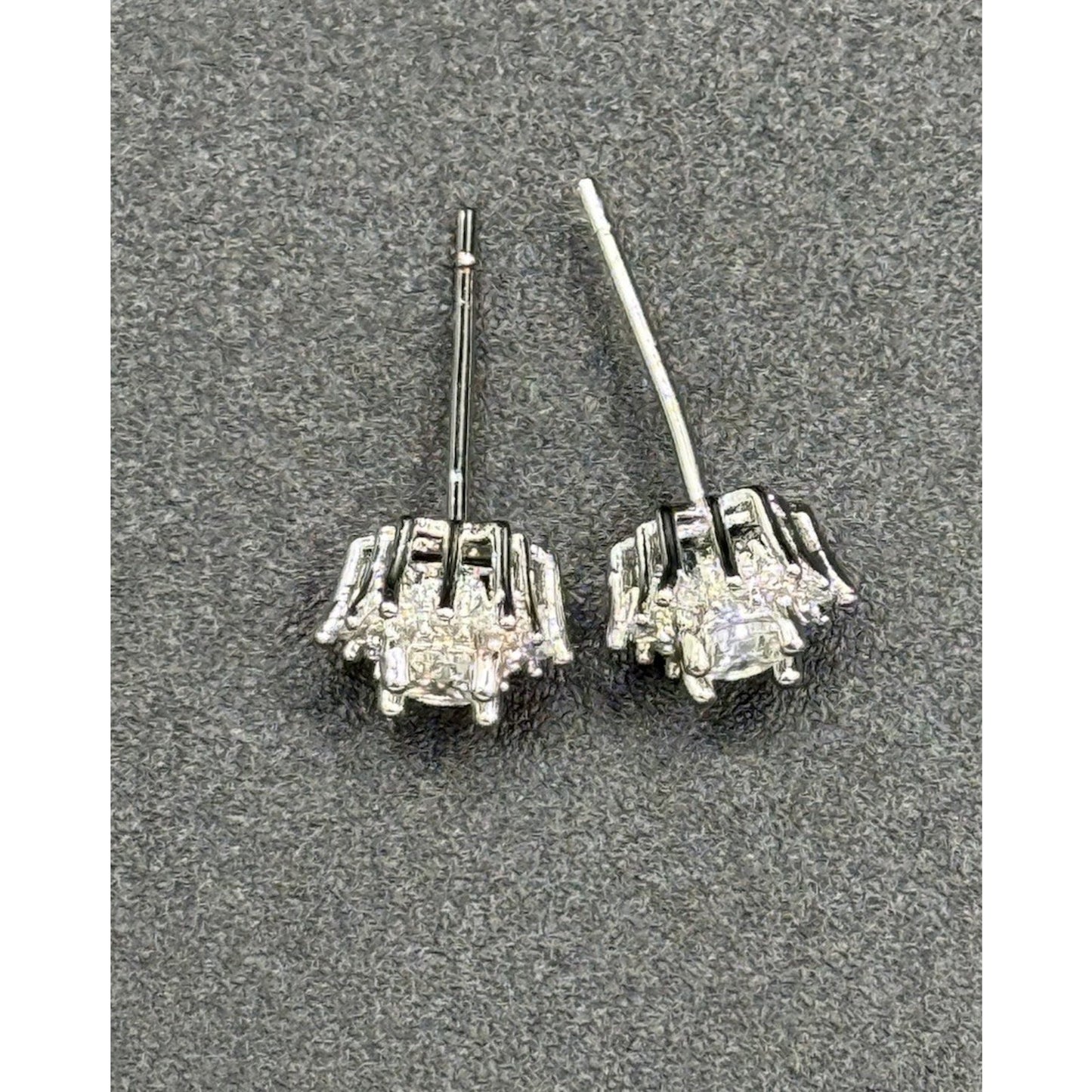 New Condition Sterling Silver Moissanite Starburst Stud Earrings 925