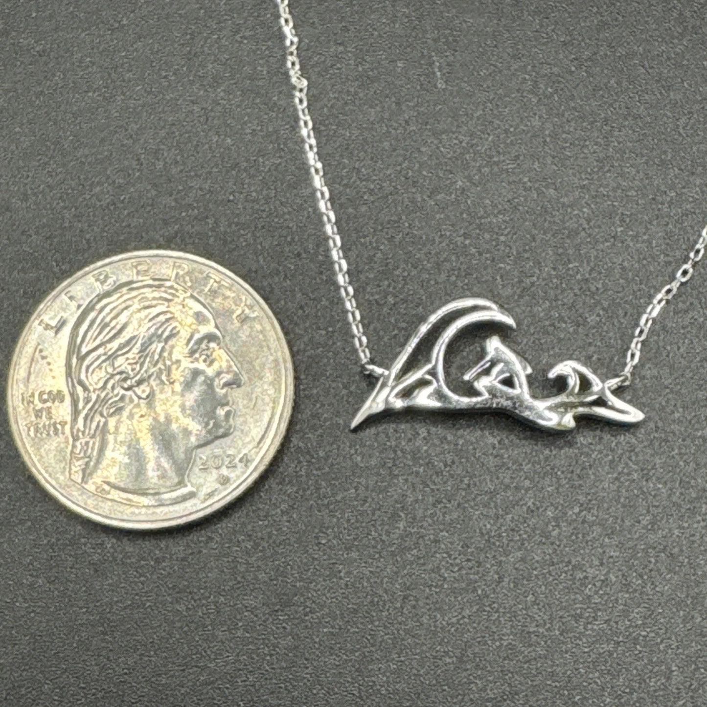 New Condition 18” Surfing Wave Pendant Necklace 925