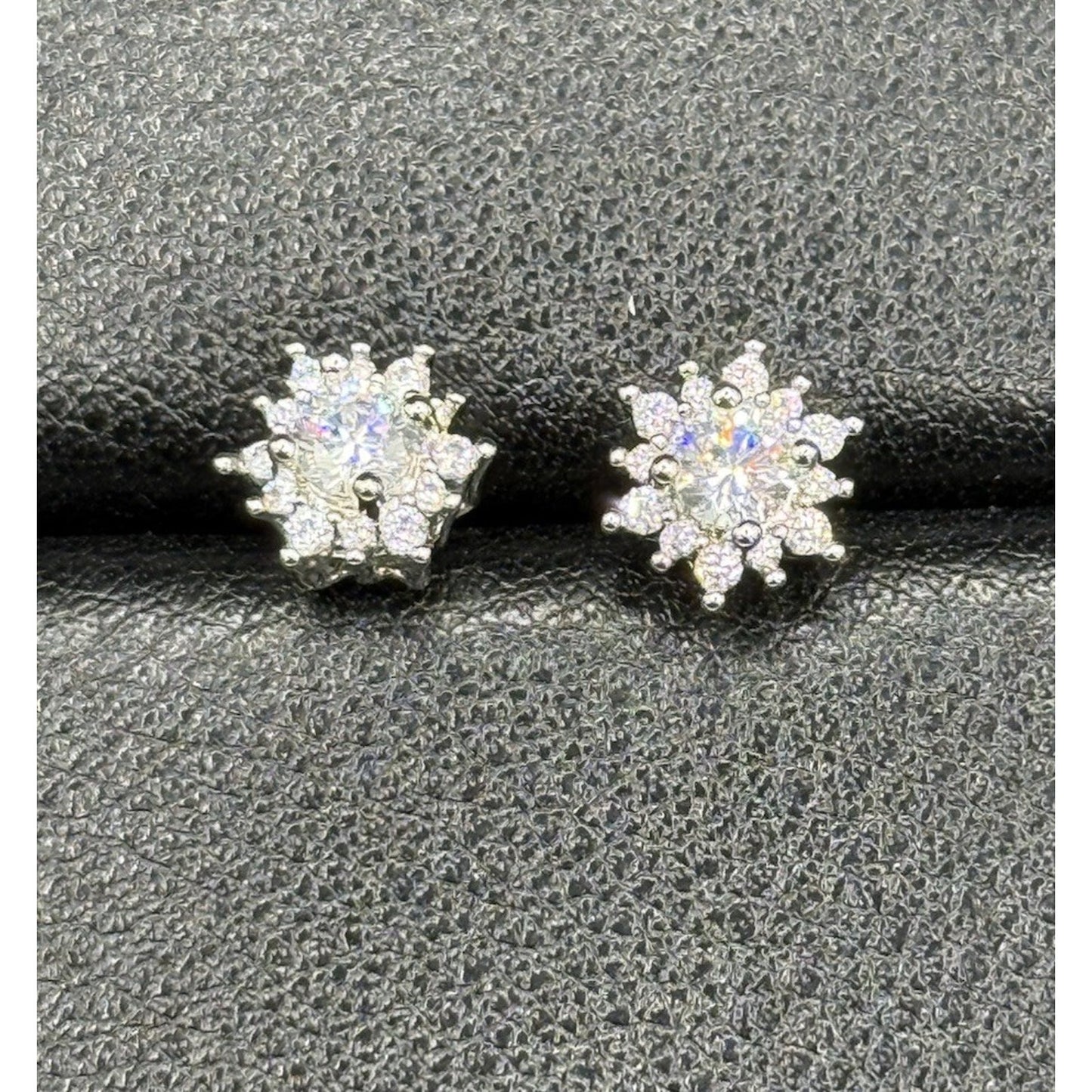 New Condition Sterling Silver Moissanite Starburst Stud Earrings 925