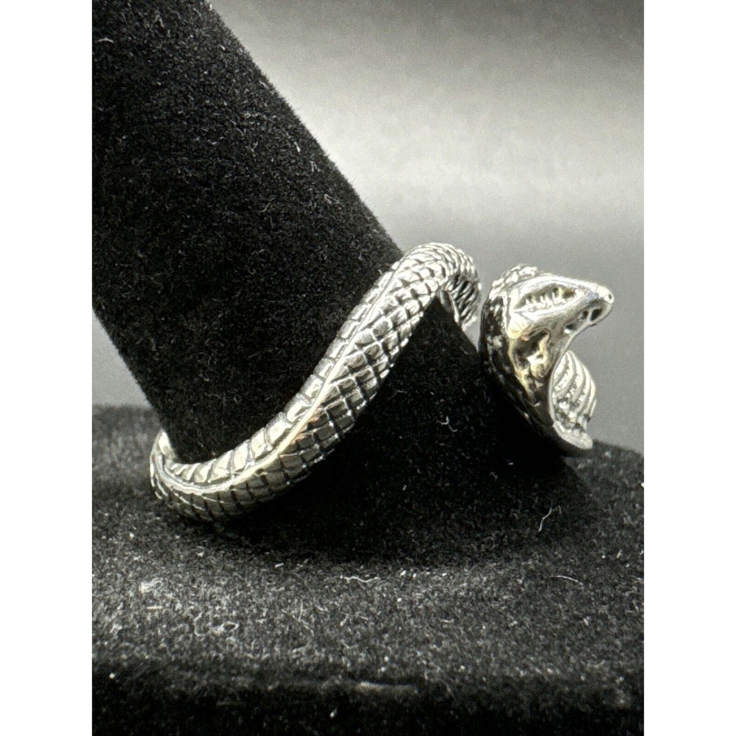New Condition Sterling Silver Cobra Strike Snake Ring 925 Size 10