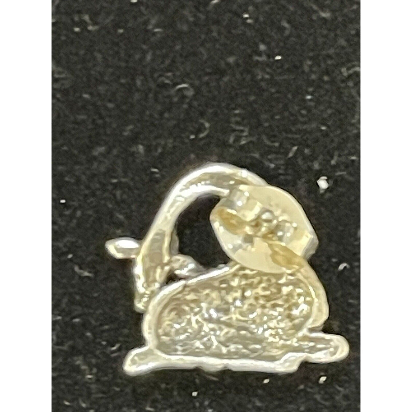 Adorable Giraffe Laying Down Sterling Silver Stud Earrings 925 P20