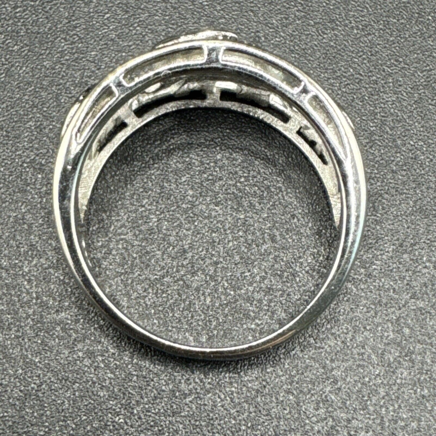 New Condition Sterling Silver CZ Marching Elephants Ring 925 Size 7