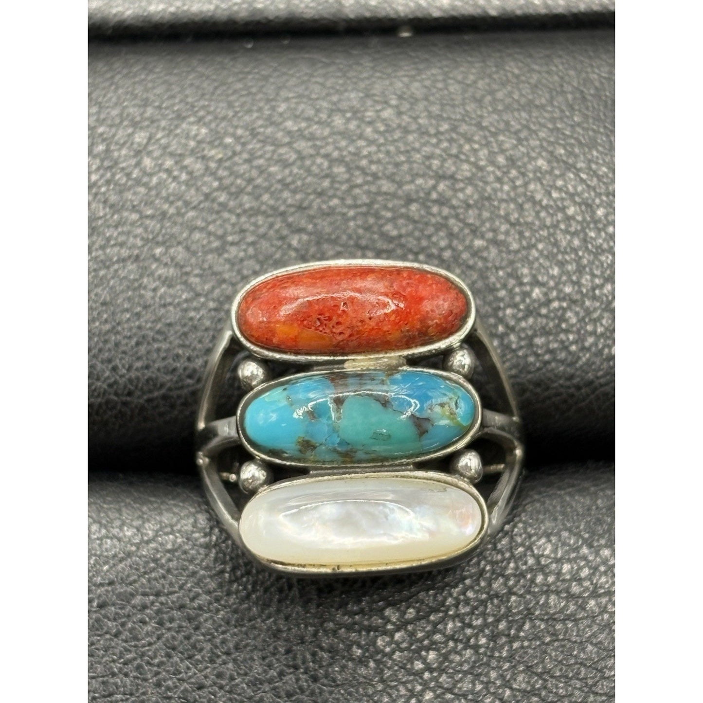 New Condition Sterling Silver Mother Pearl Turquoise Coral Ring Size 8 Y02