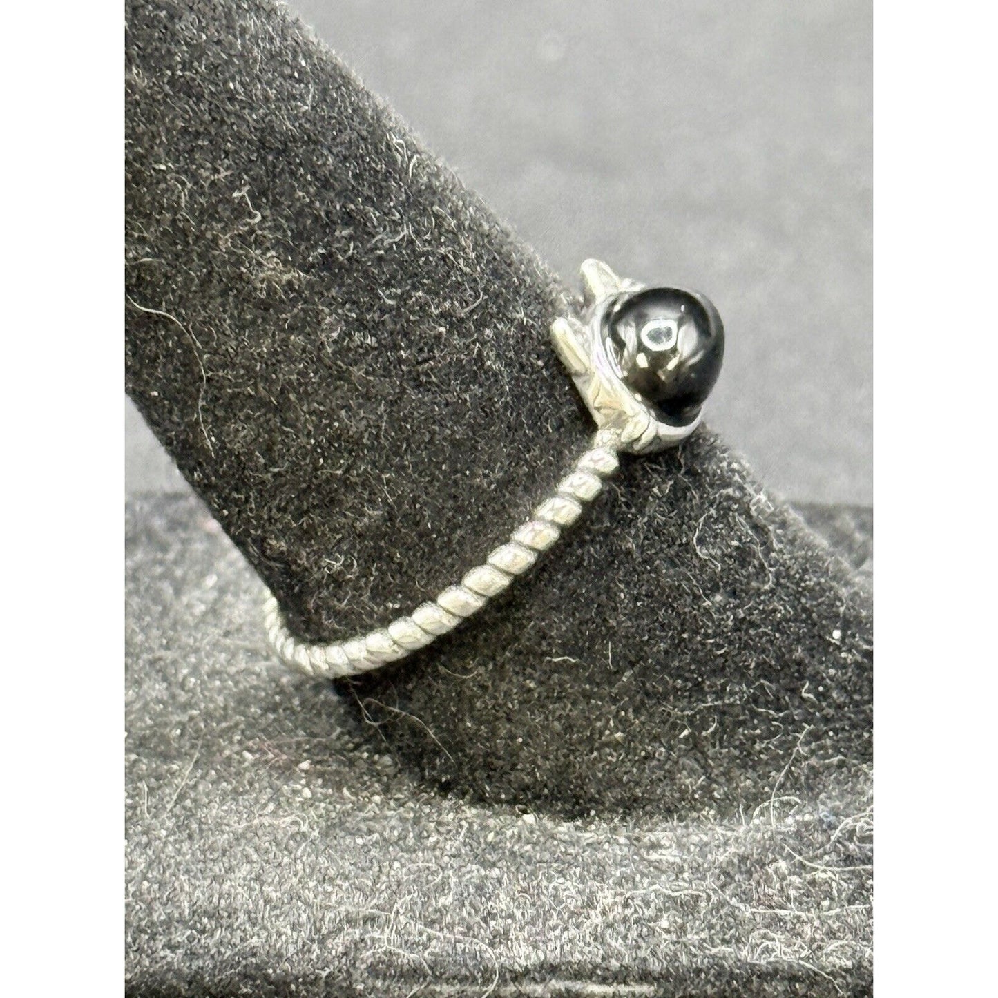 New Condition Sterling Silver Dainty Cat Fish Onyx Ring Size 7.00
