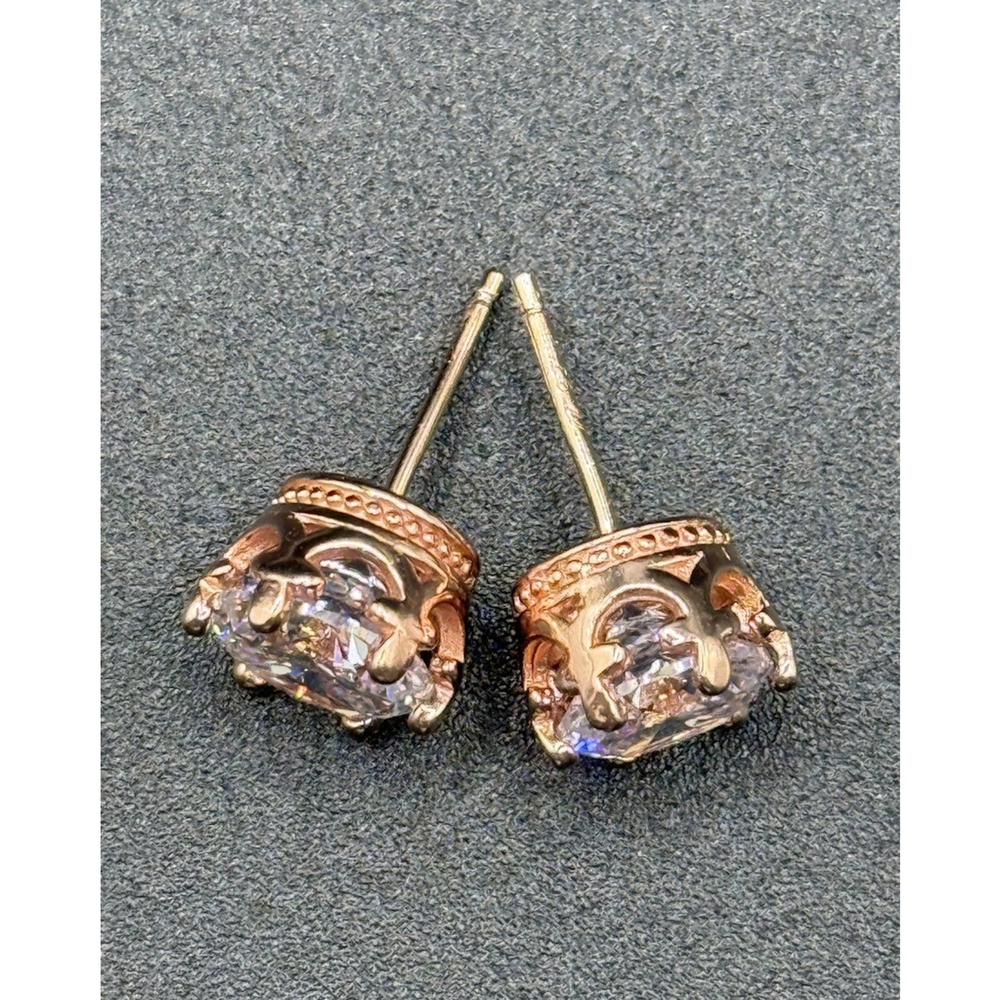 New Condition Rosa Sterling Silver Cubic Zirconia Crown Stud Earrings N19