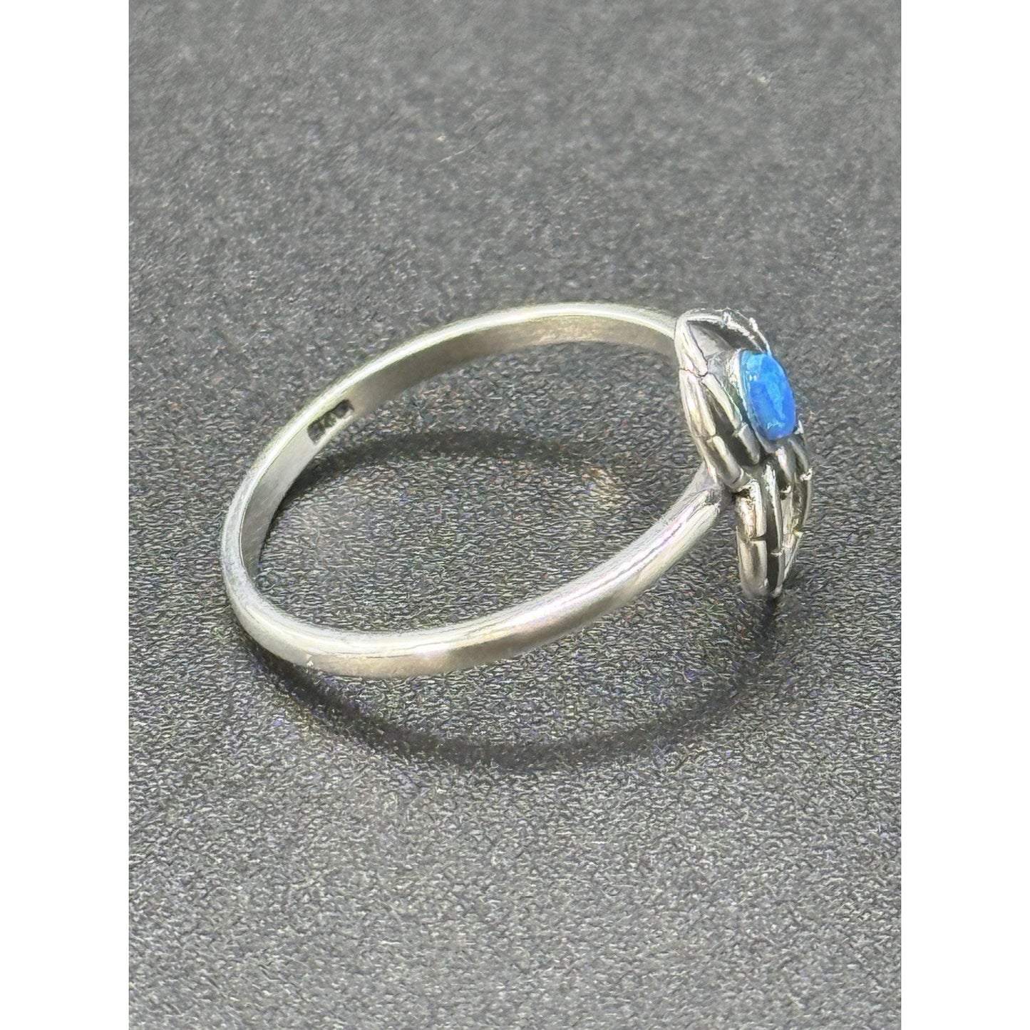New Condition Sterling Silver Lab Blue Opal Spider Dainty Ring Size 6.50