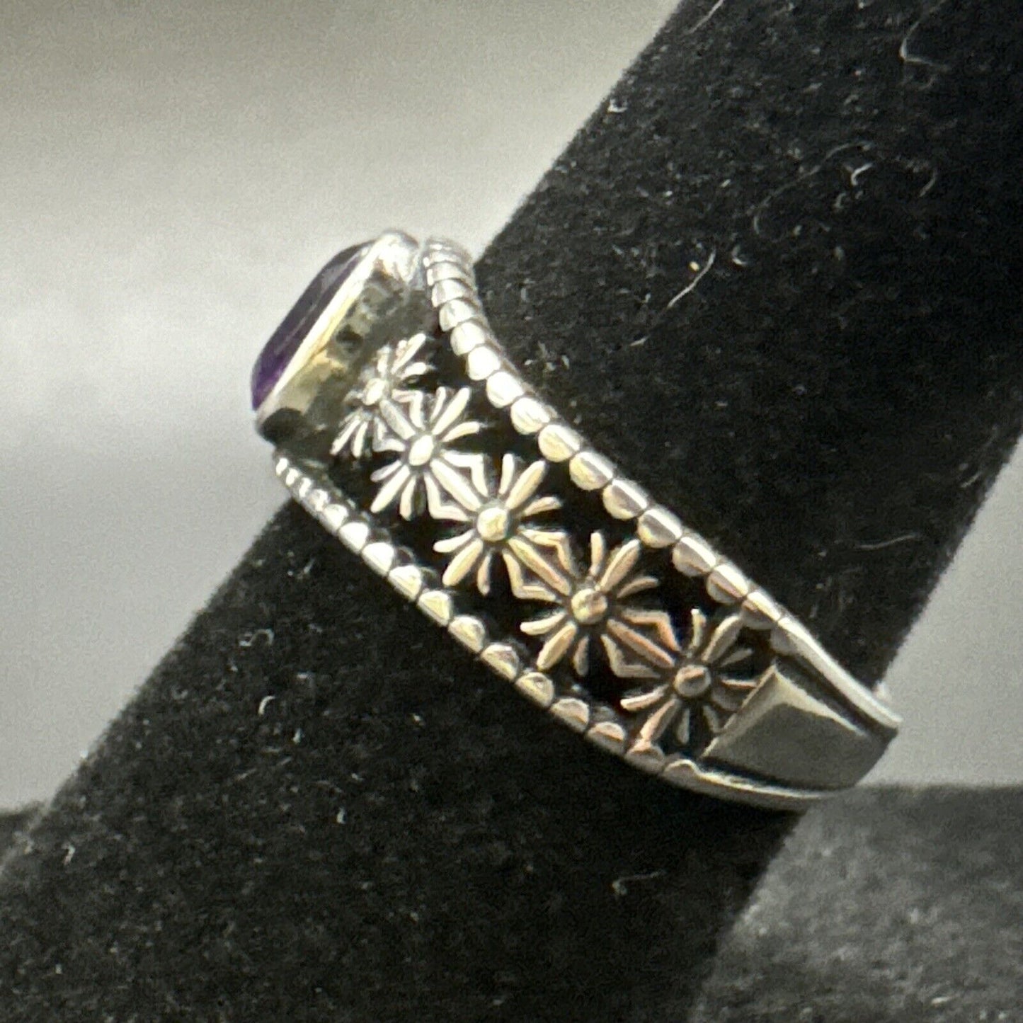 New Condition Sterling Silver Amethyst Flowers Ring 925 Size 7