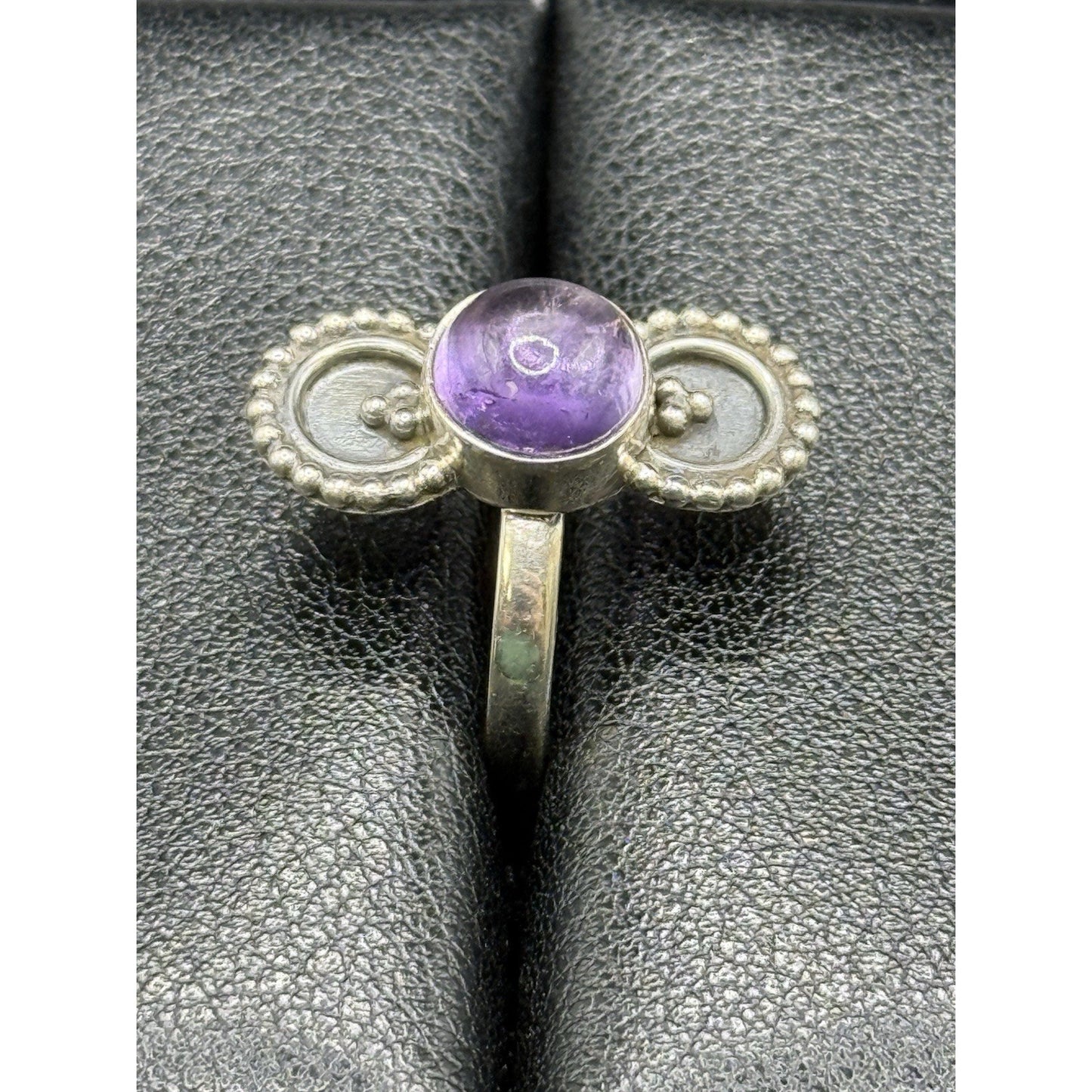 EUC Genuine Amethyst Ring Size 7.00 925 Q21
