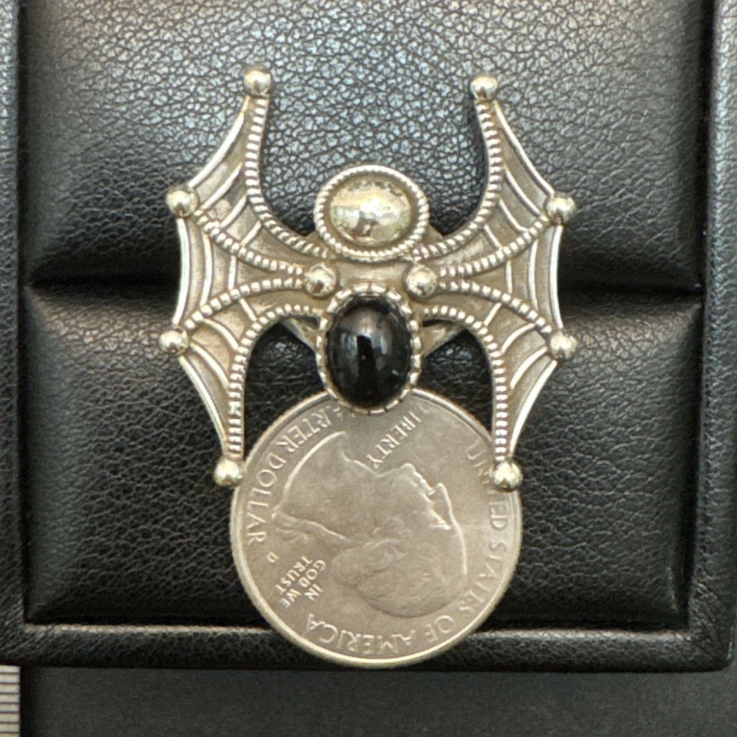 EUC Sterling Silver Onyx Spider Web Ring 8g Size 7 U5
