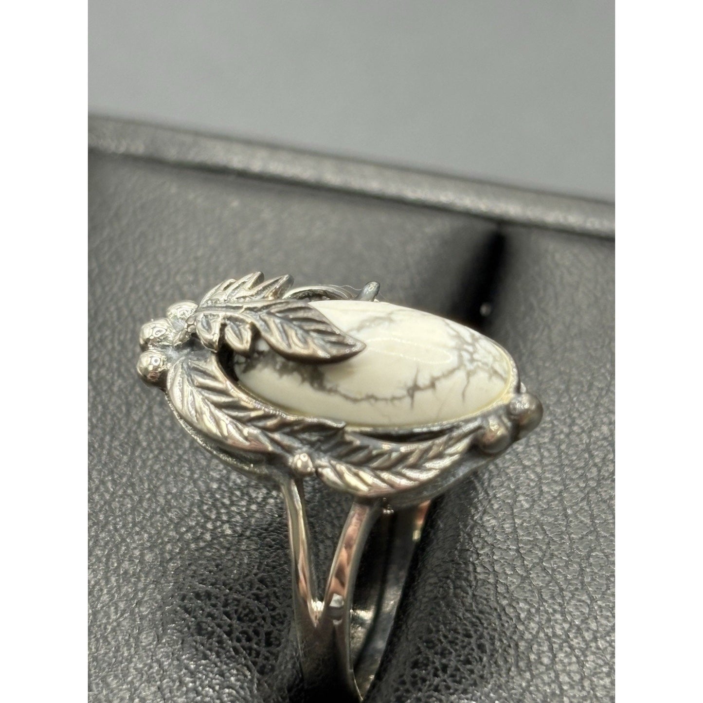 New Condition White Buffalo Sterling Silver Feather Ring Size 10