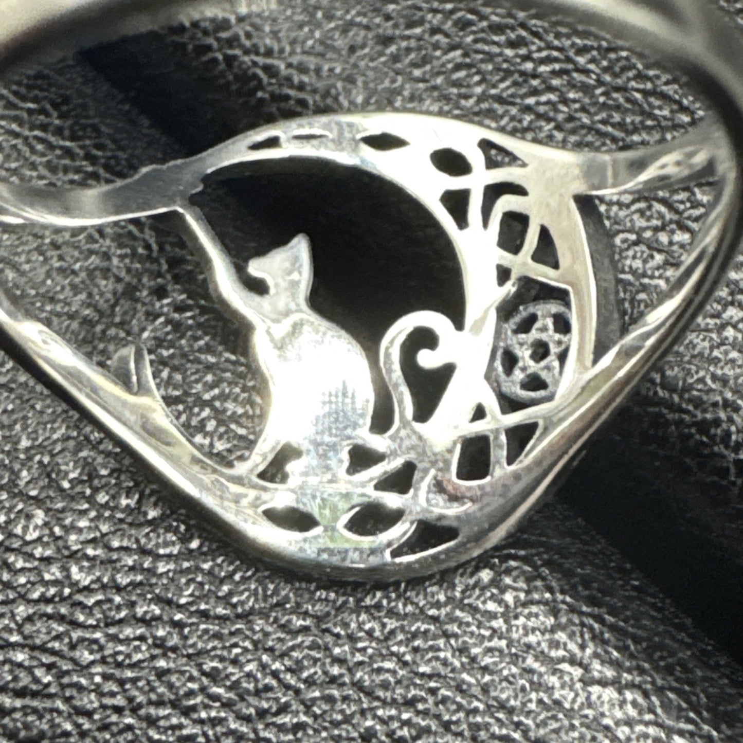 New Condition Sterling Silver Kitty Cat Crescent Moon Ring 925 Size 7 R01