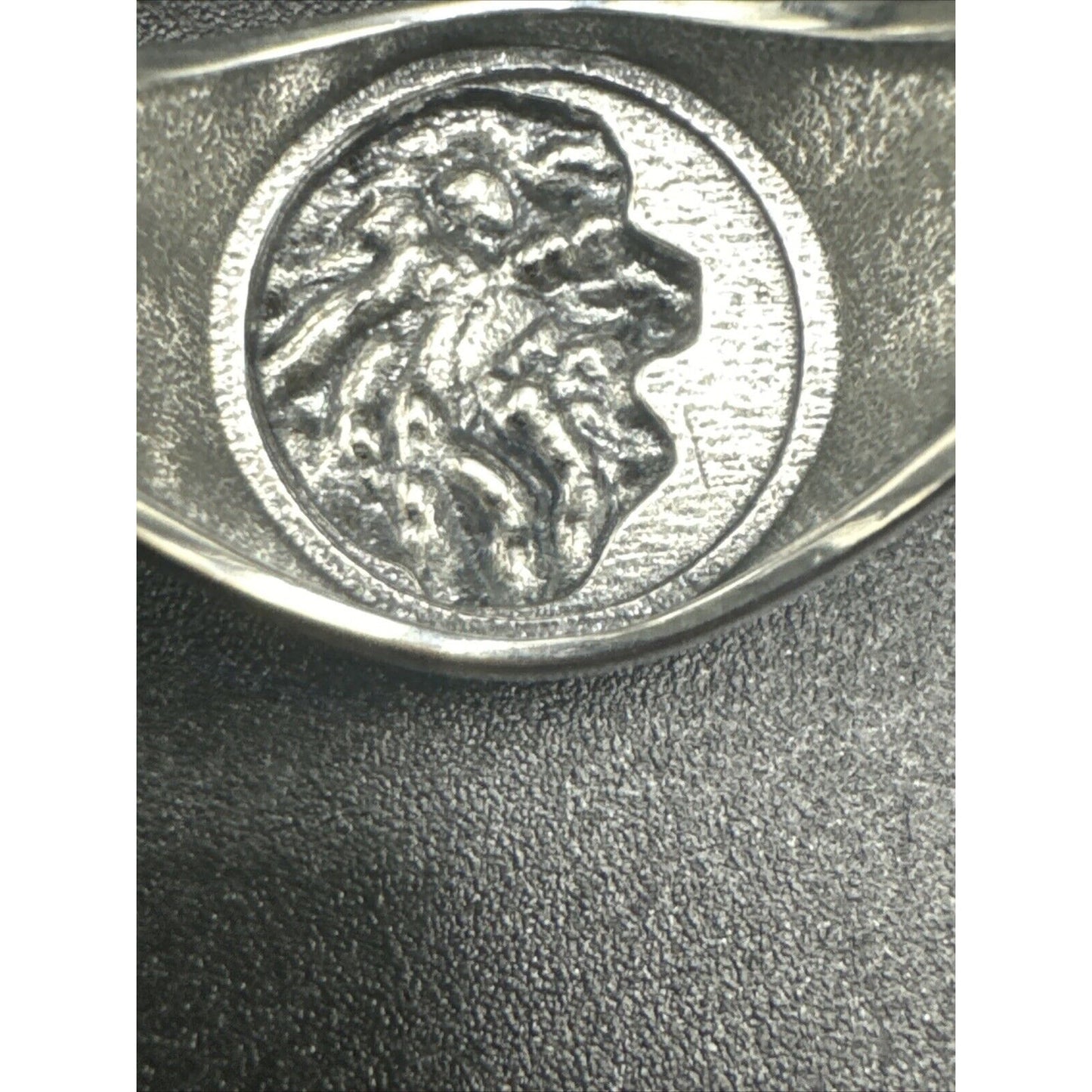 New Condition Sterling Silver Lion Head Circle Signet Ring 925 Size 9.75