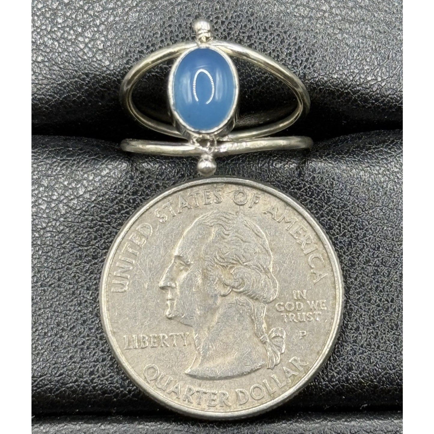 Excellent Used Condition Sterling Silver Genuine Blue Chalcedony Ring Size 6 P19
