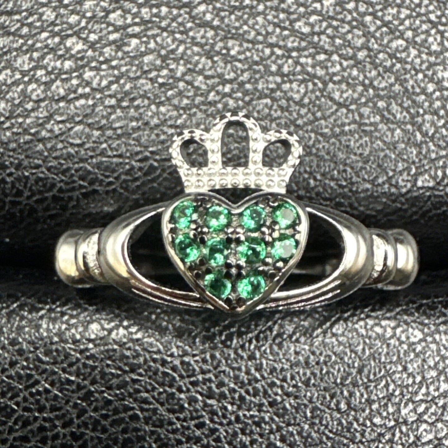 New Condition Sterling Silver Green CZ Claddagh Ring 925 Size 7