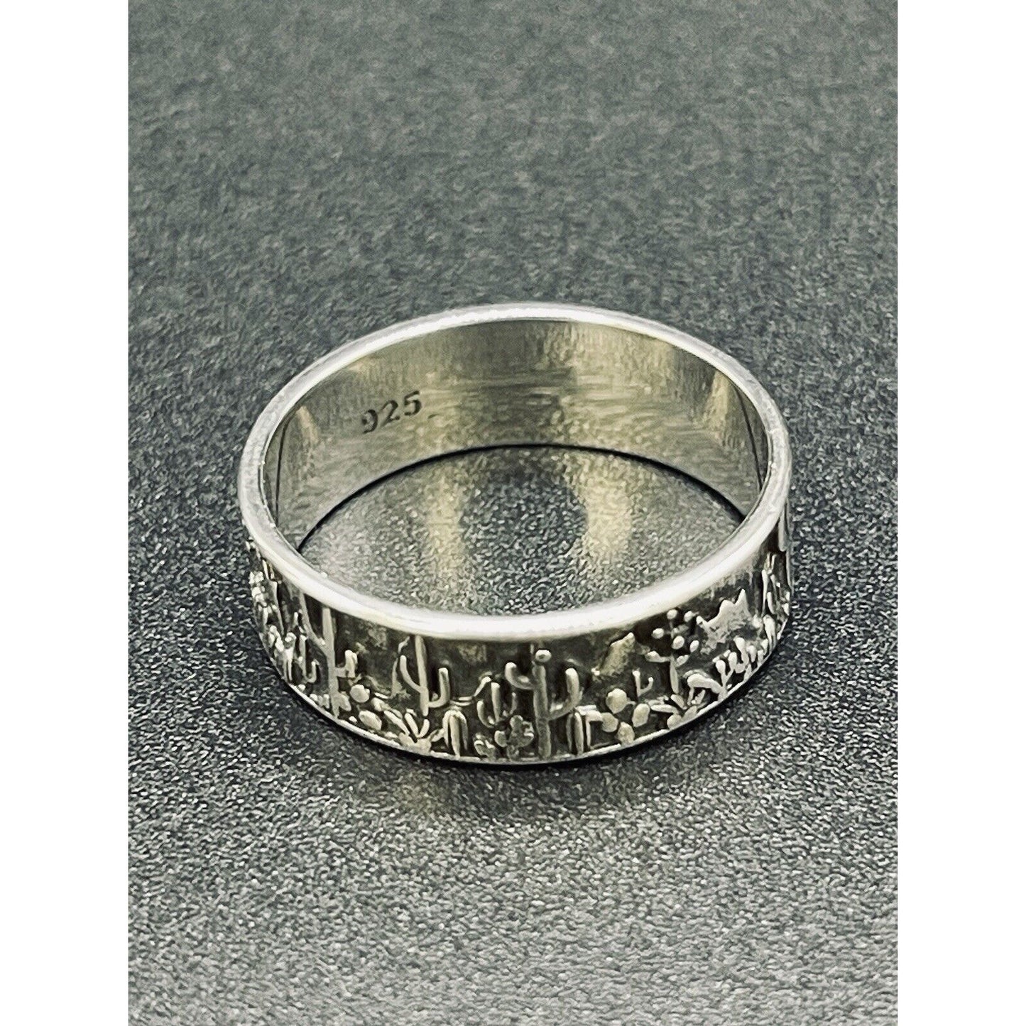 New Condition Sterling Silver Desert Scene Band Ring Size 10.00