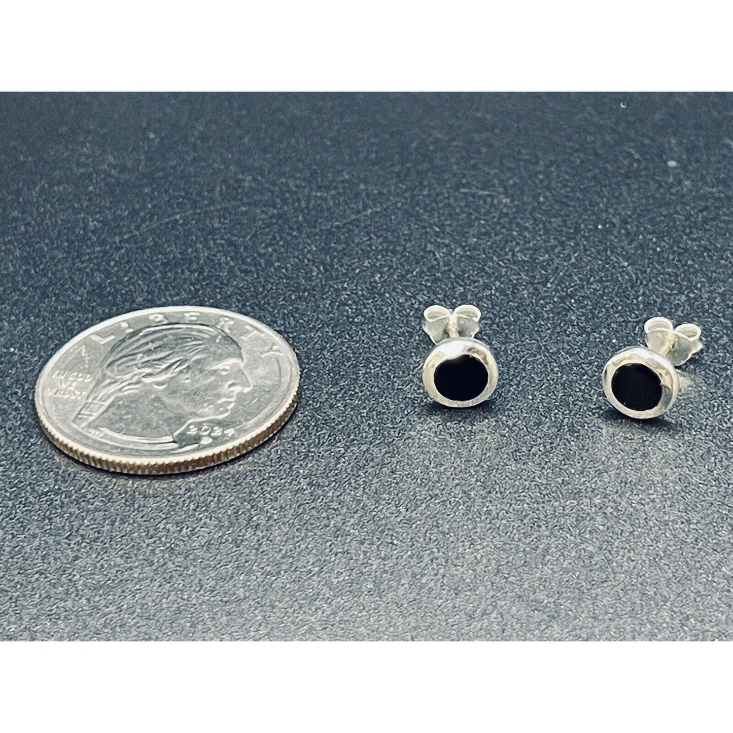 New Condition Sterling Silver 7MM Onyx Stud Plain Earrings