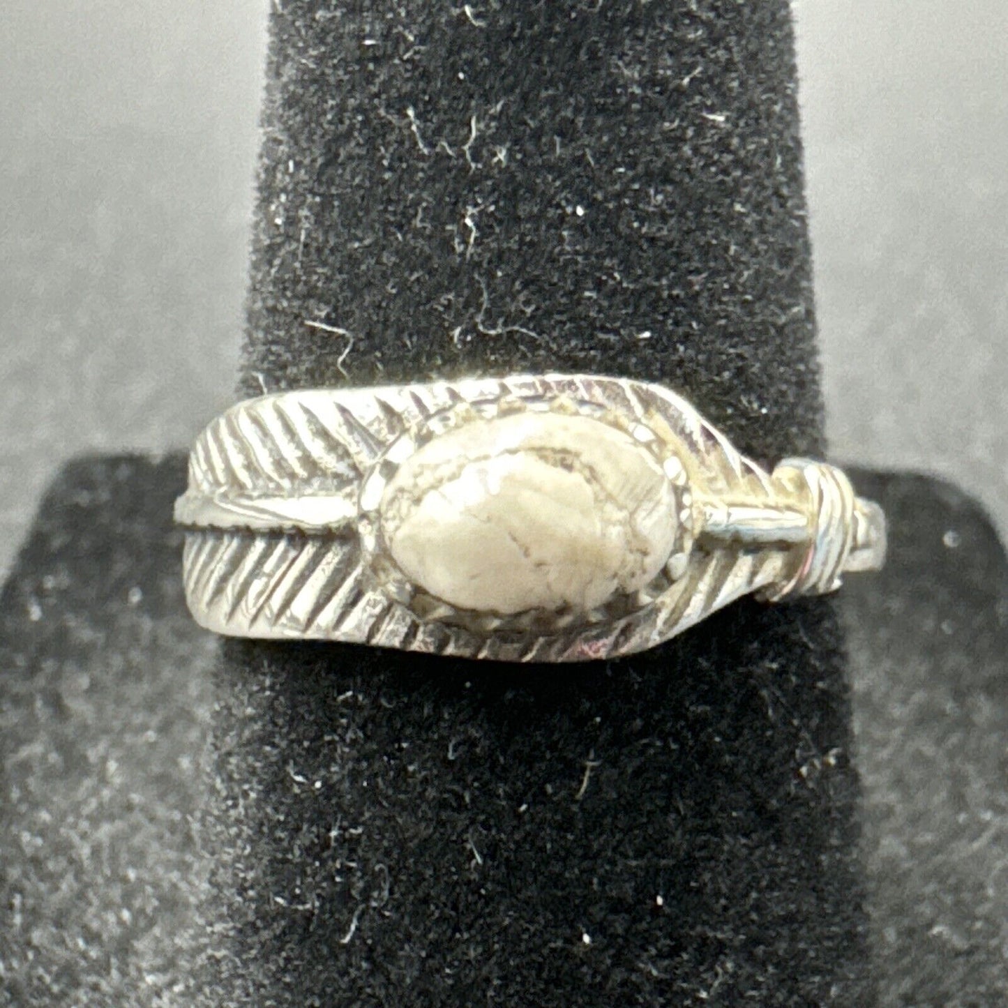 New Condition White Buffalo Sterling Silver Feather Ring 925 Size 7