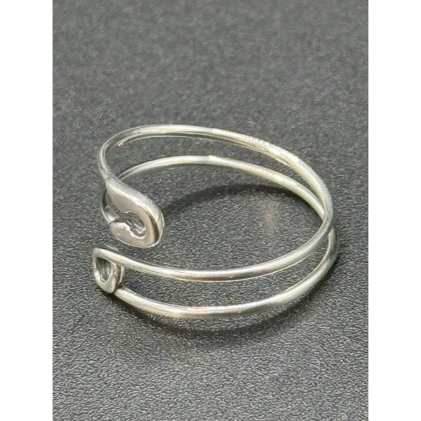 New Condition Sterling Silver Safety Pin Adjustable Ring Size 7.00