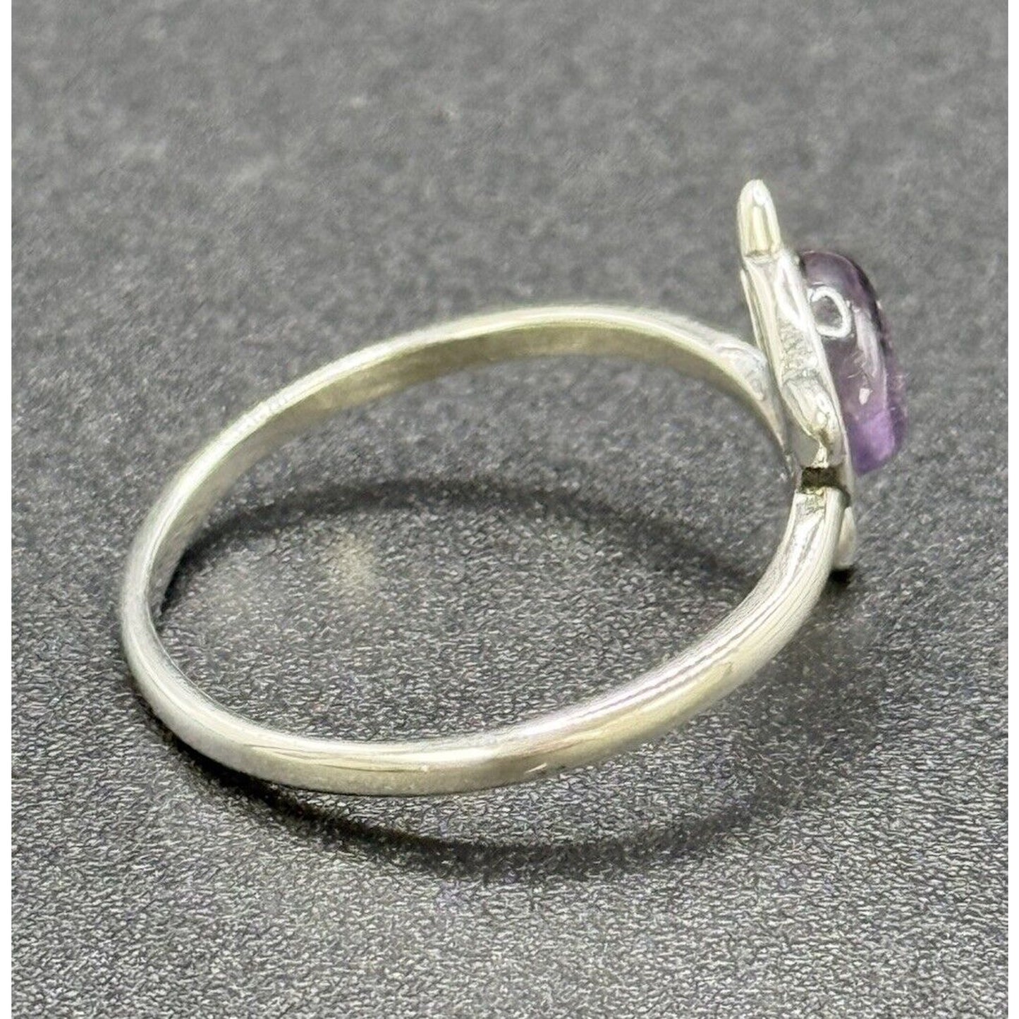 New Condition Sterling Silver Genuine Amethyst Cat Ring Size 7.00