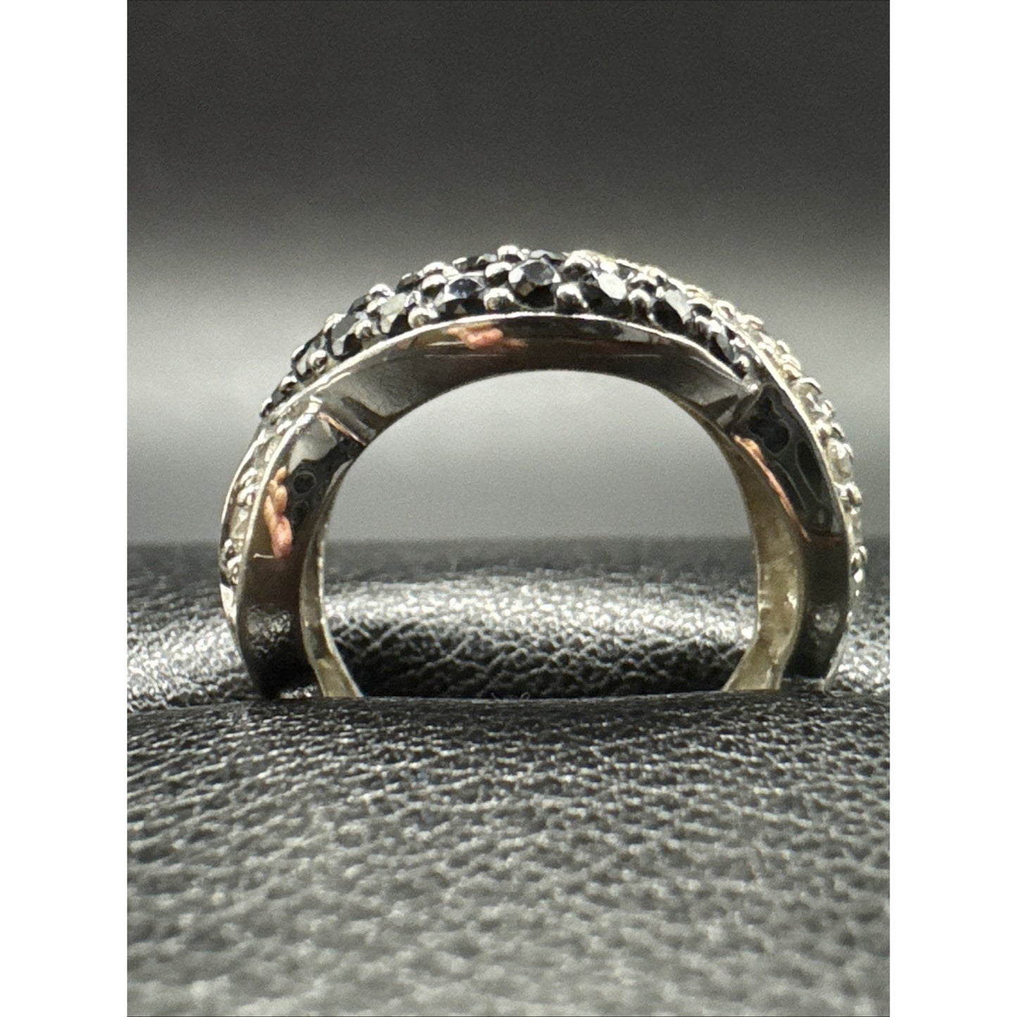 Sterling Silver Black White CZ Wavelength Ring 925 Size 4.5 R07