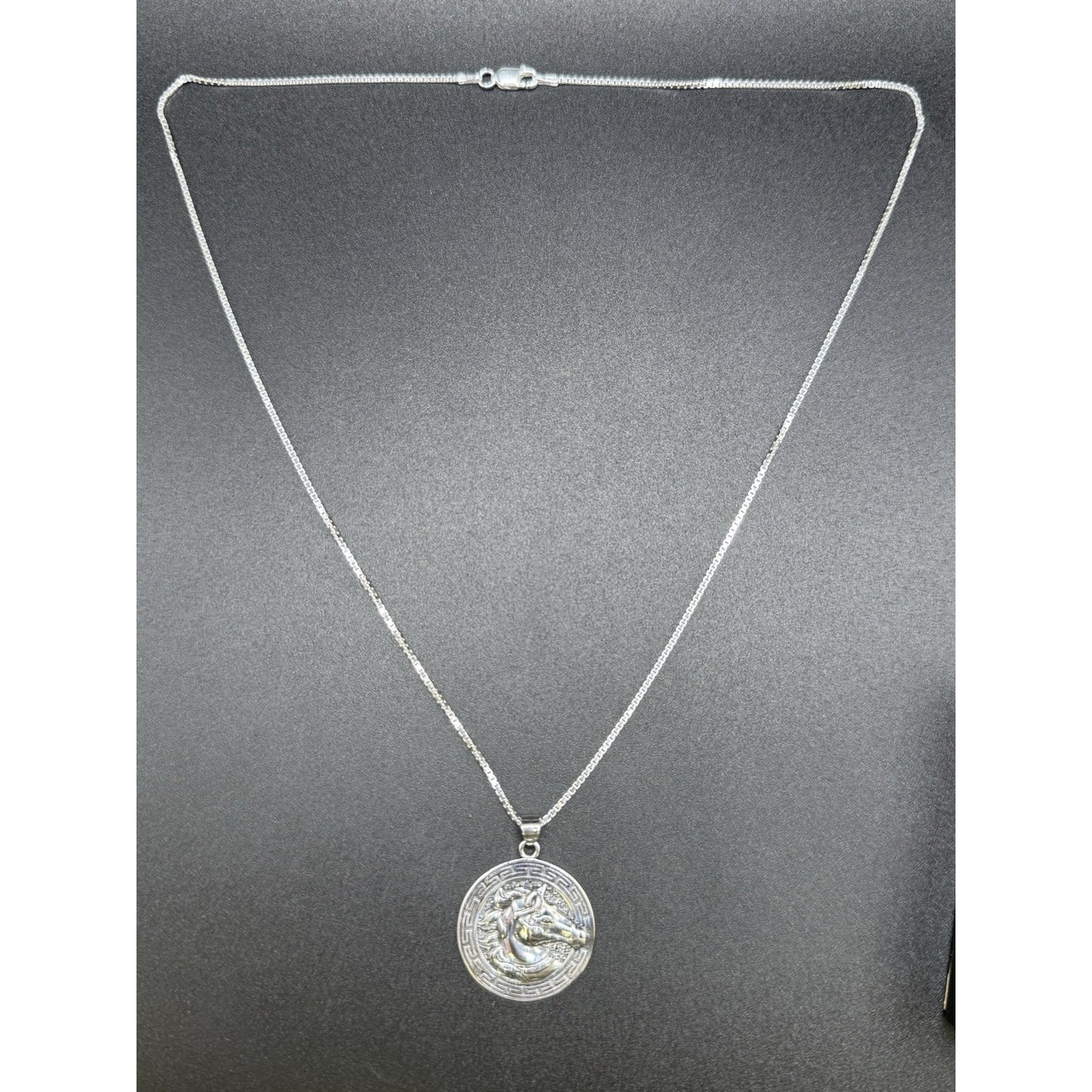 20” New Condition Sterling Silver Horse Pendant Necklace Box Chain P7