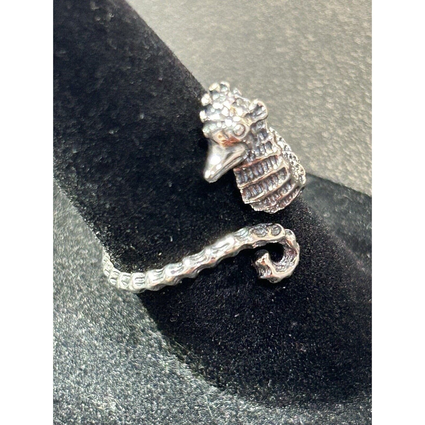 New Condition Sterling Silver Seahorse Ring Size 7.00