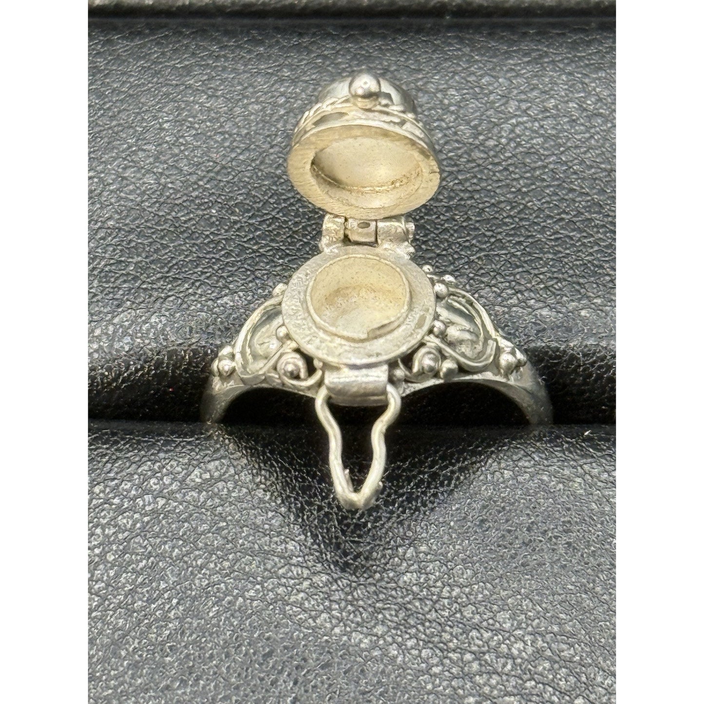 New Condition Sterling Silver Garnet Poison Ring Size 7.00