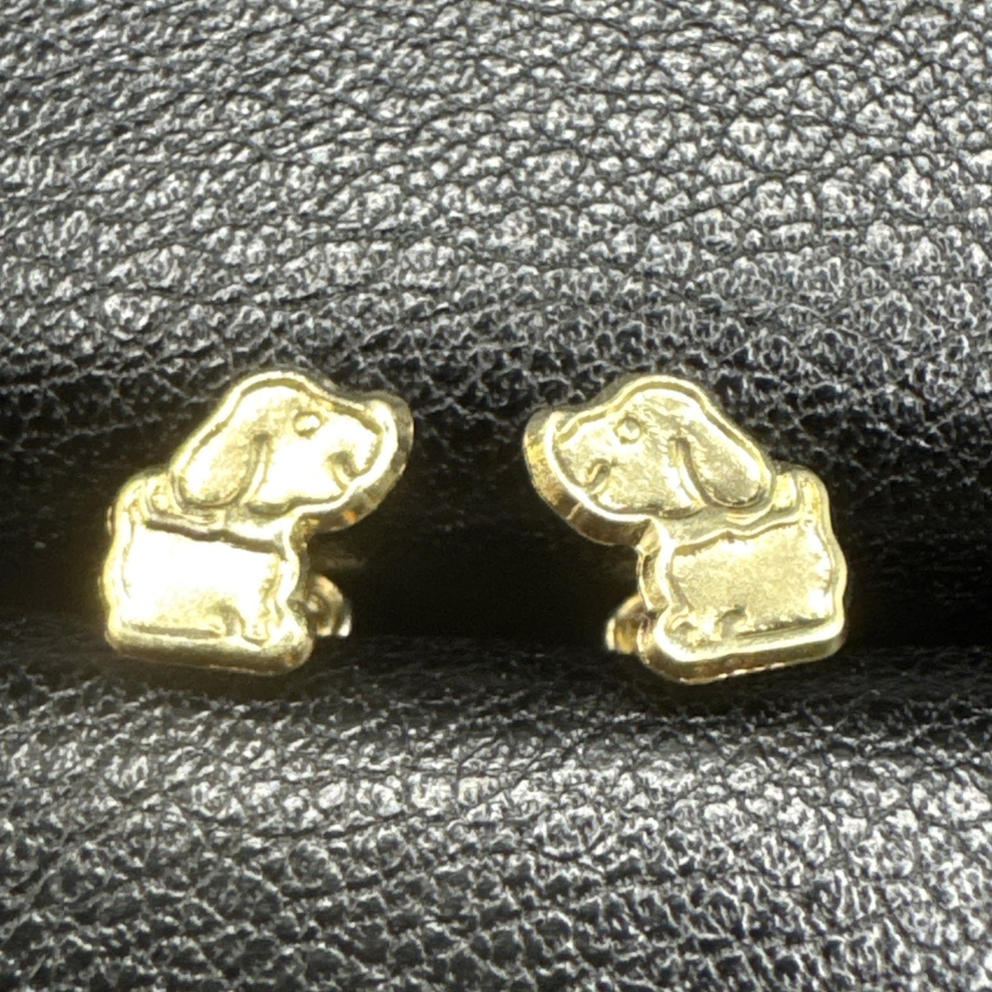 New Condition 14k Gold Dainty Puppy Dog Comfort Back Stud Earrings